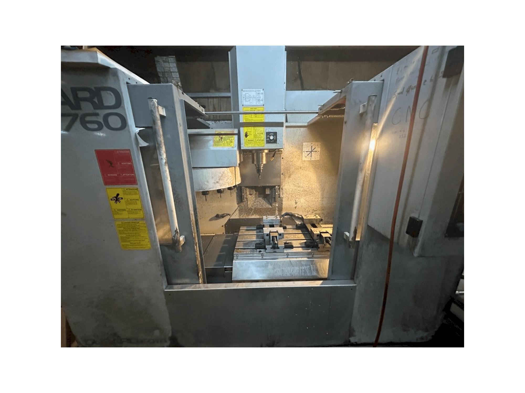 Widok z przodu maszyny Dugard Eagle ECO 760