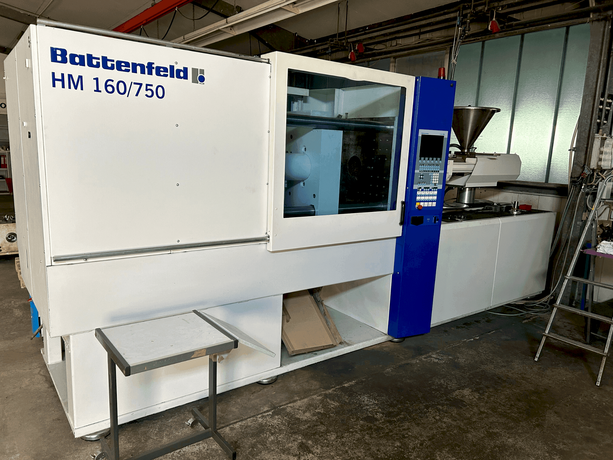 Widok z przodu maszyny Battenfeld HM160/750E