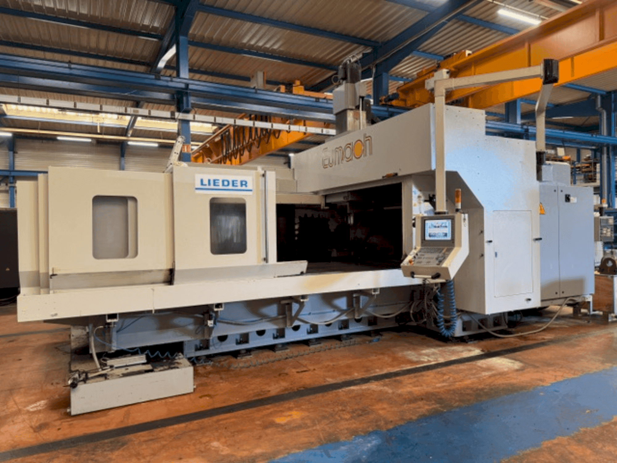 Widok z przodu maszyny Eumach DVM-3021