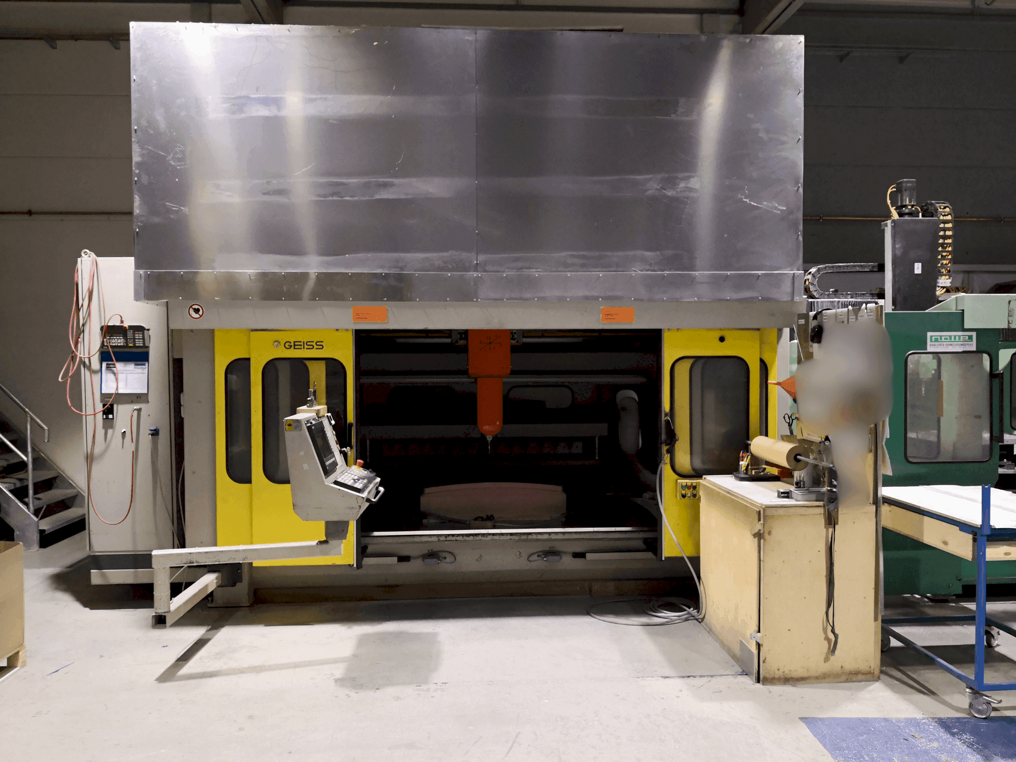 Widok z przodu maszyny GEISS FZ 2000 x 1000