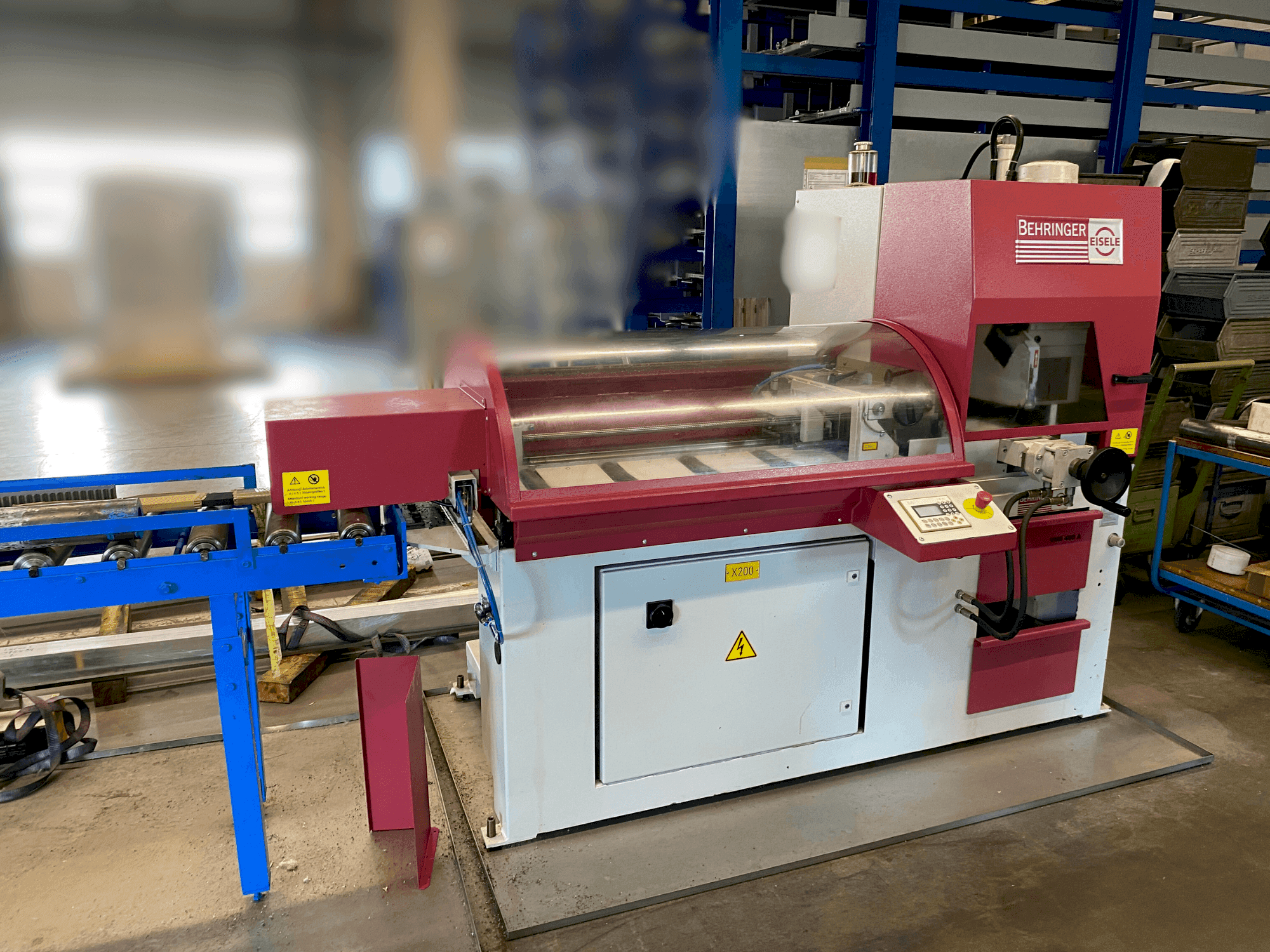 Widok z przodu maszyny Behringer VMS 400-A