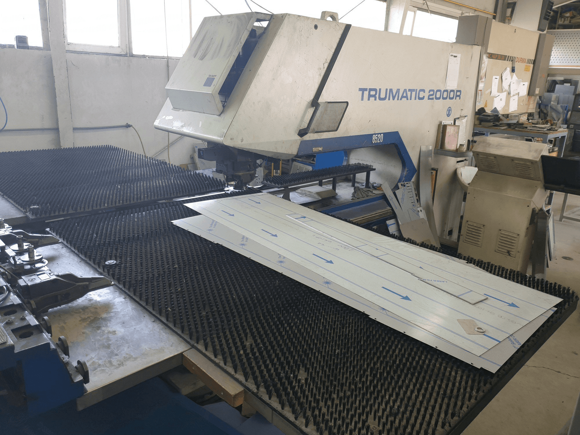 Widok z przodu maszyny Trumpf Trumatic 2000R