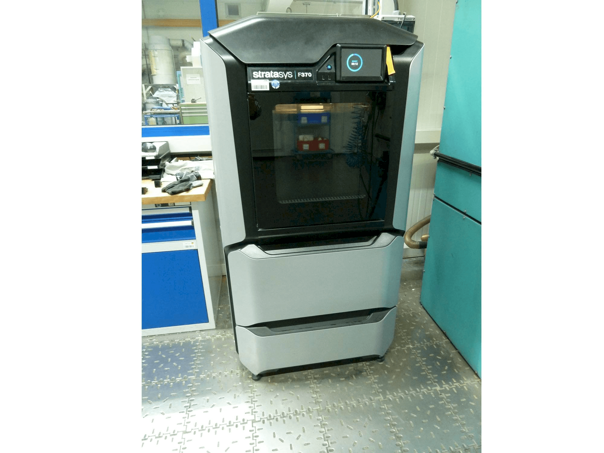 Widok z przodu maszyny Stratasys F370
