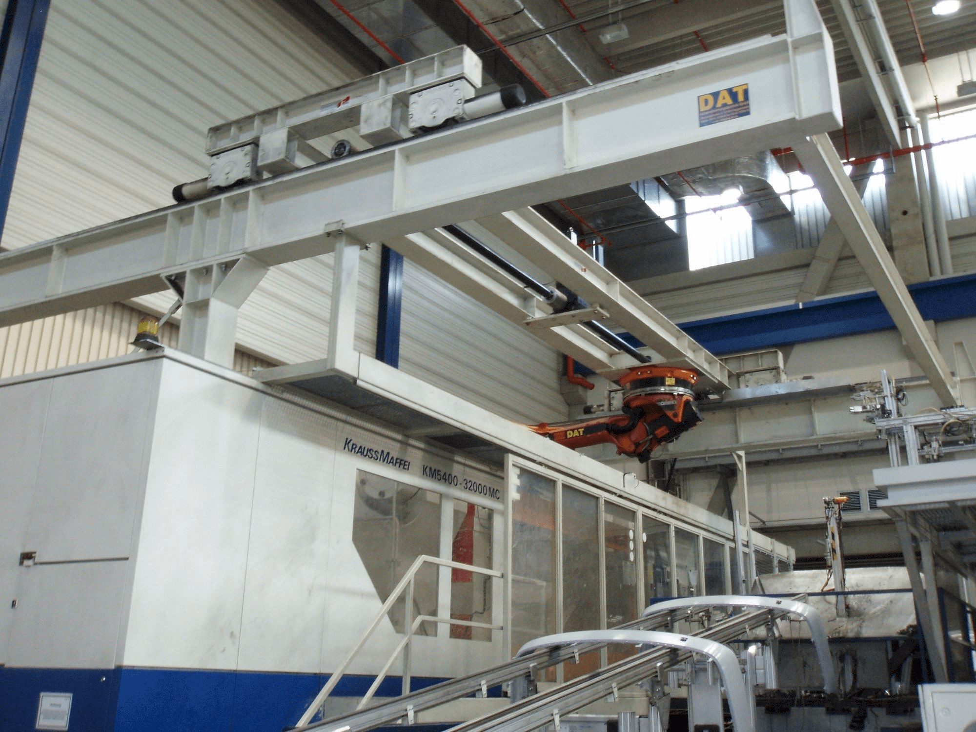 Widok z przodu maszyny Krauss Maffei 5400-32000 MC