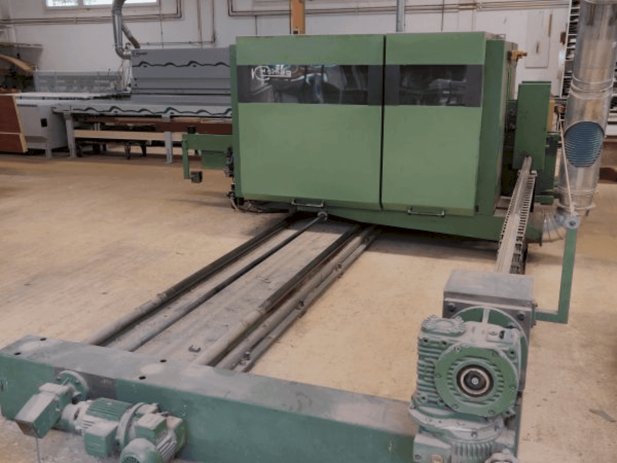 Widok z przodu maszyny HOMAG WEINMANN FLO 23