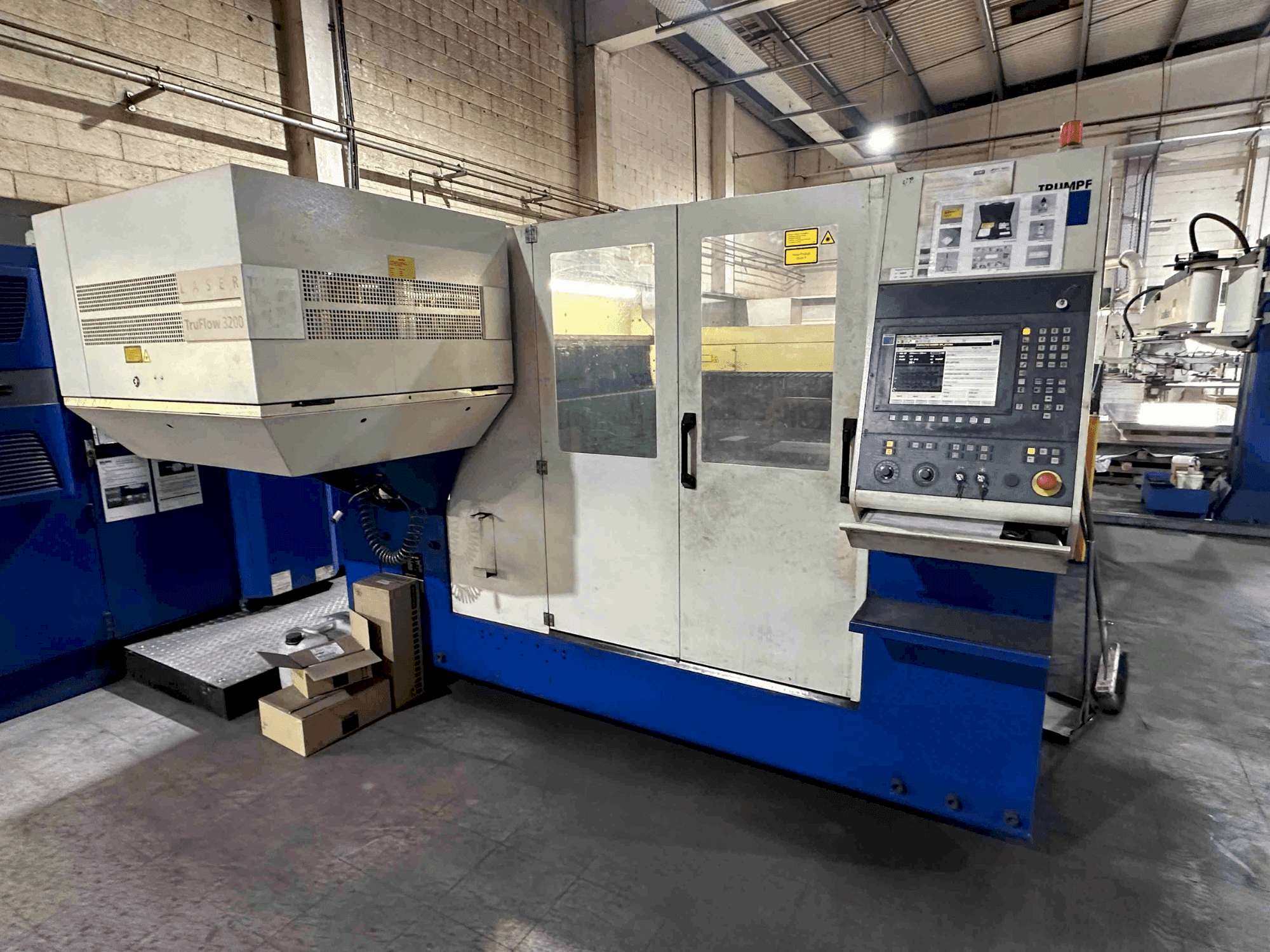 Widok z przodu maszyny TRUMPF Trulaser 3030