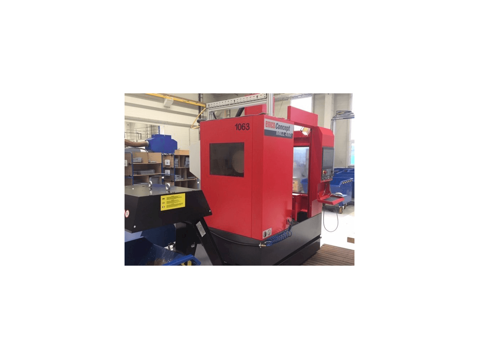 Widok z przodu maszyny EMCO Concept Mill 450