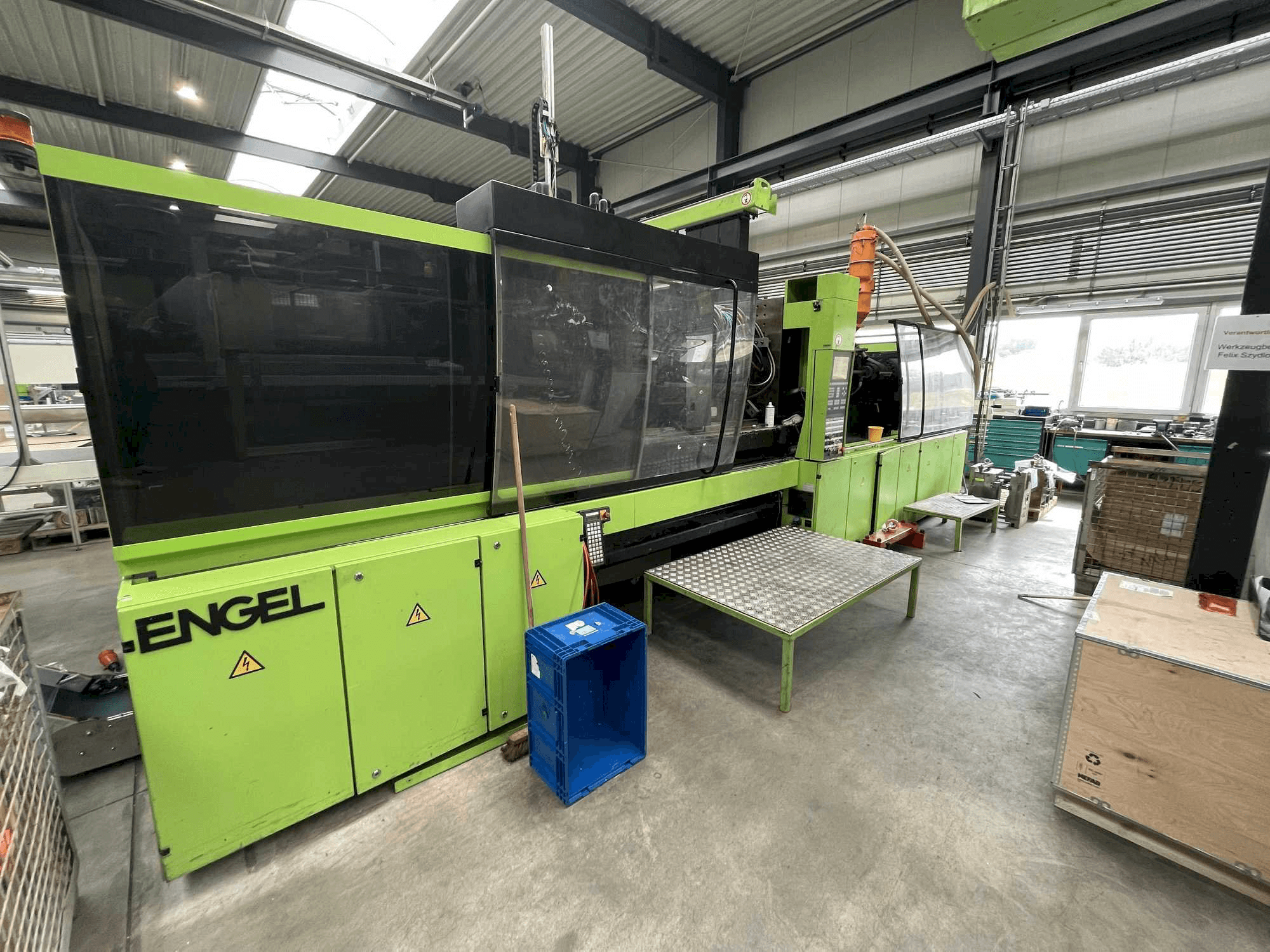 Widok z przodu maszyny Engel ES 2550/400 HL-V