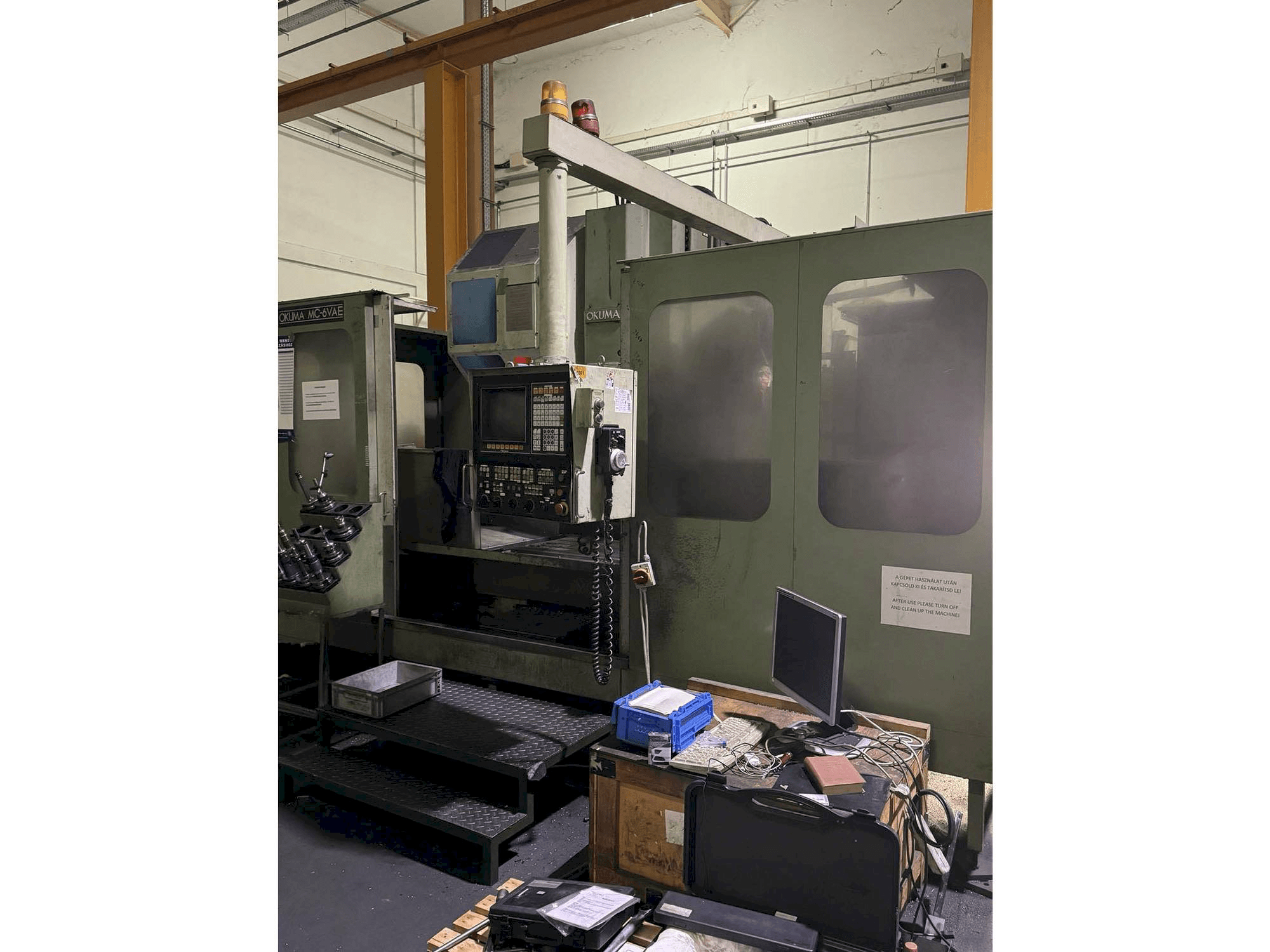 Widok z przodu maszyny Okuma MC - 6VAE