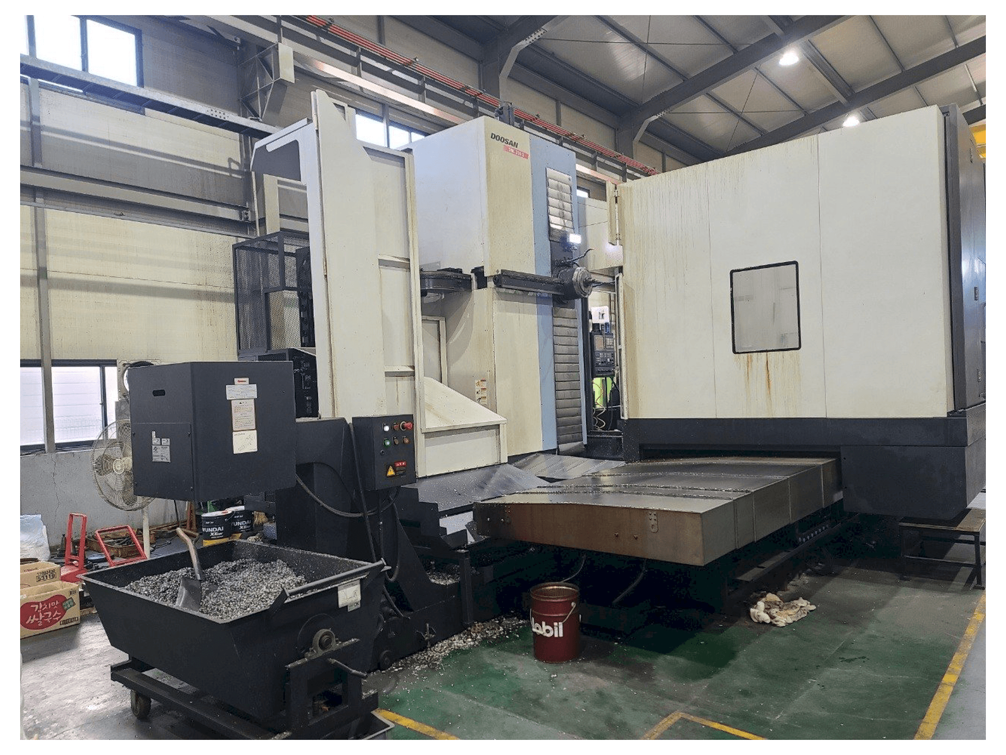 Widok z przodu maszyny Doosan DBC250II