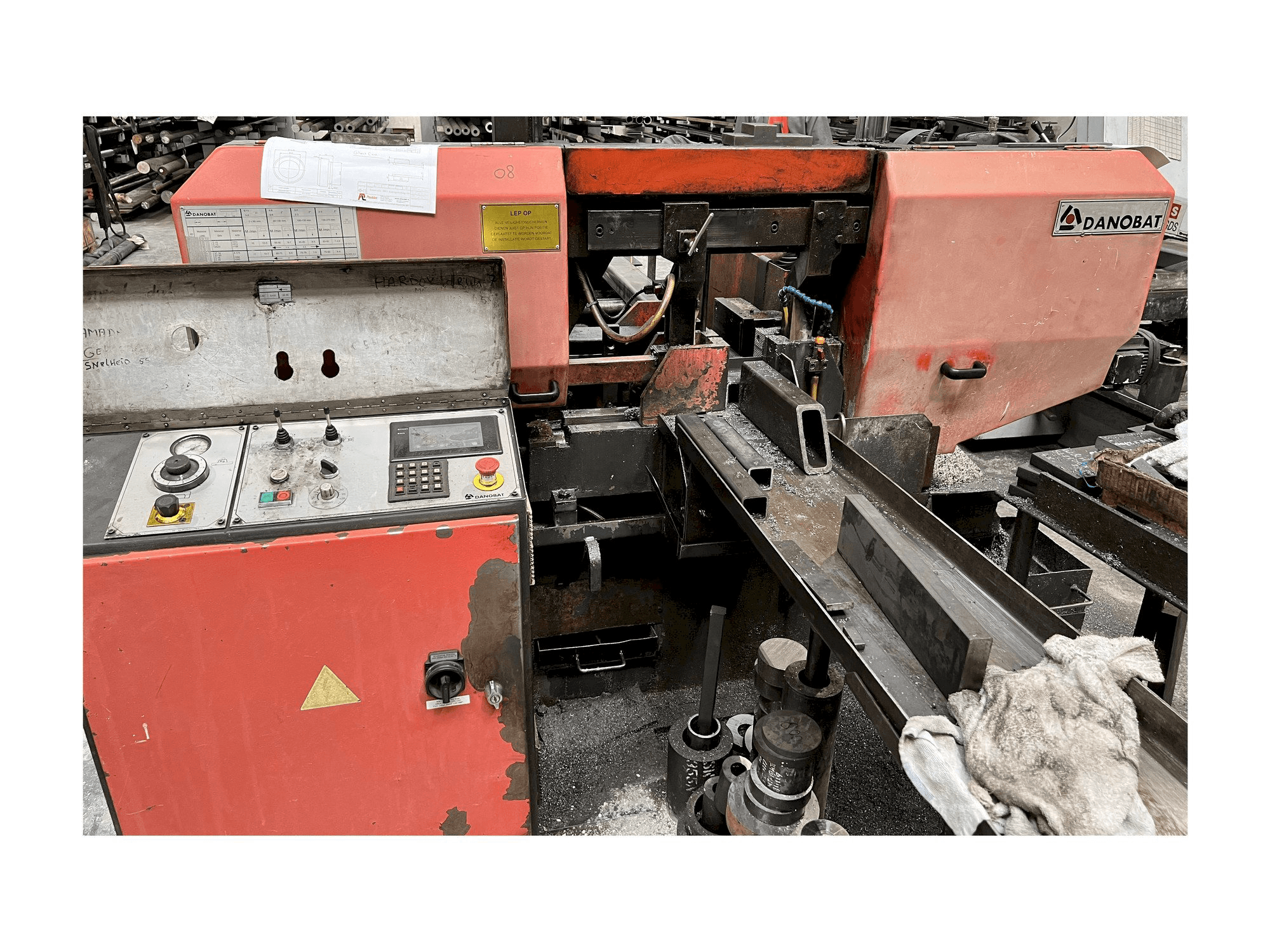 Widok z przodu maszyny DANOBAT CR 260 AF CN
