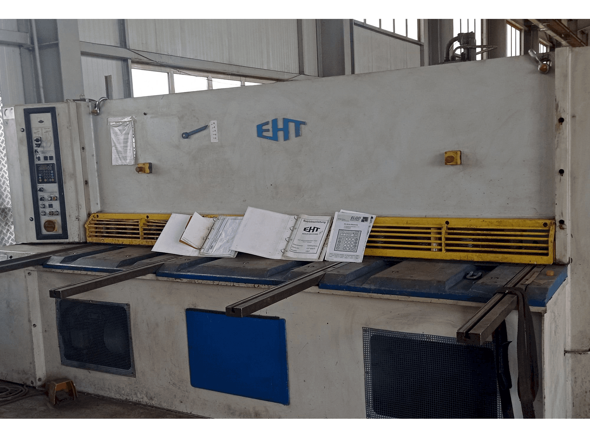 Widok z przodu maszyny EHT Ecocut 10-31