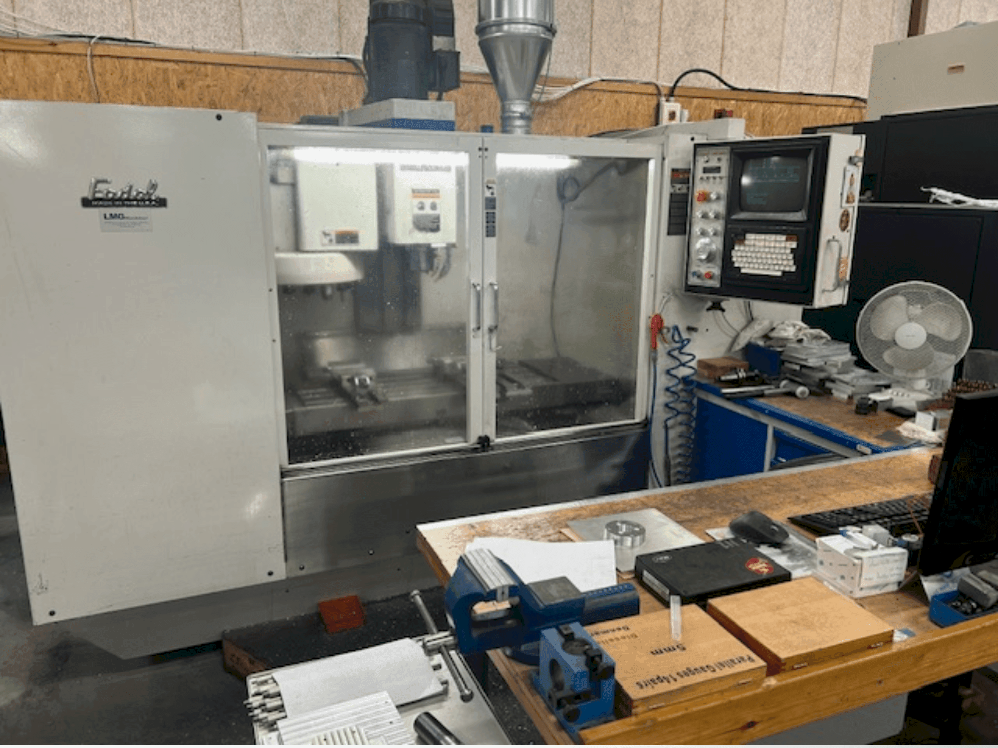 Widok z przodu maszyny FADAL 906-1