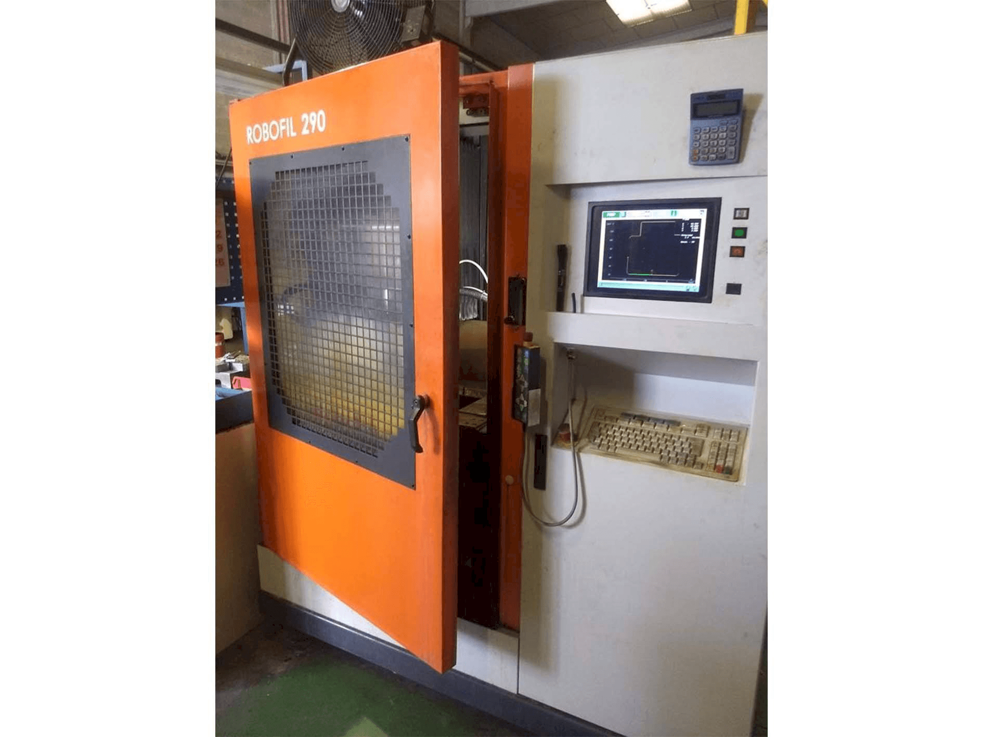 Widok z przodu maszyny CHARMILLES Robofil 290P