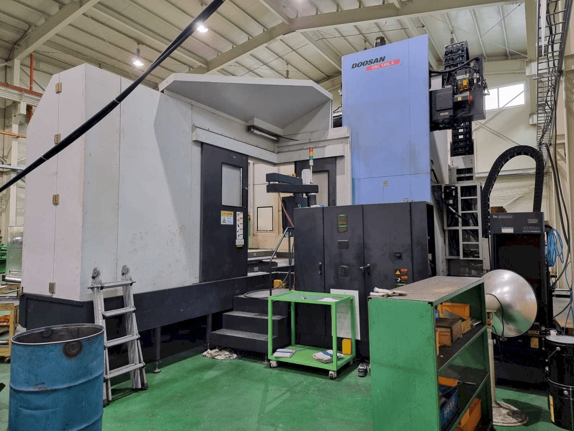 Widok z przodu maszyny Doosan DBC 130L II