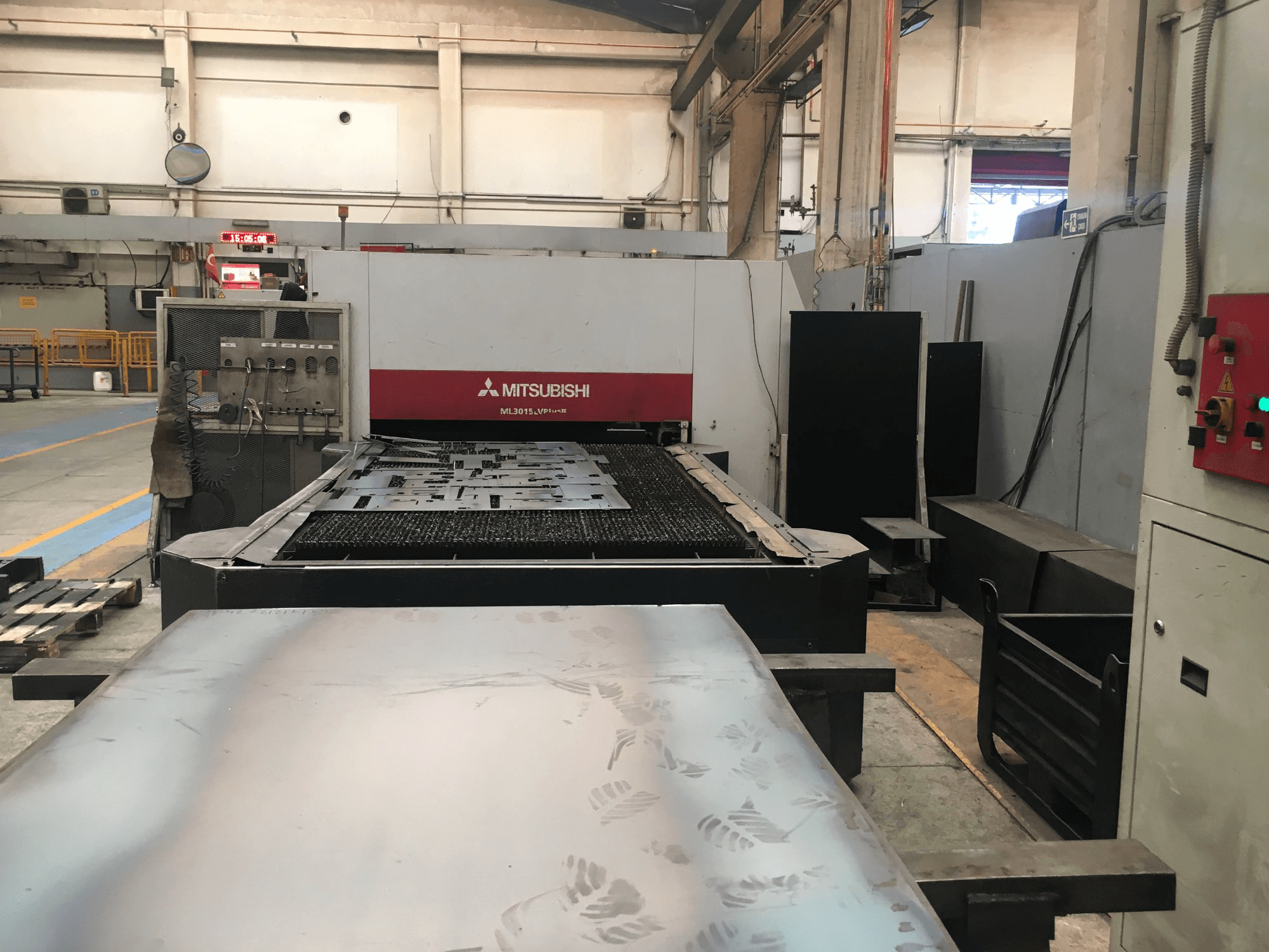 Widok z przodu maszyny Mitsubishi Electric ML3015LV PLUS II