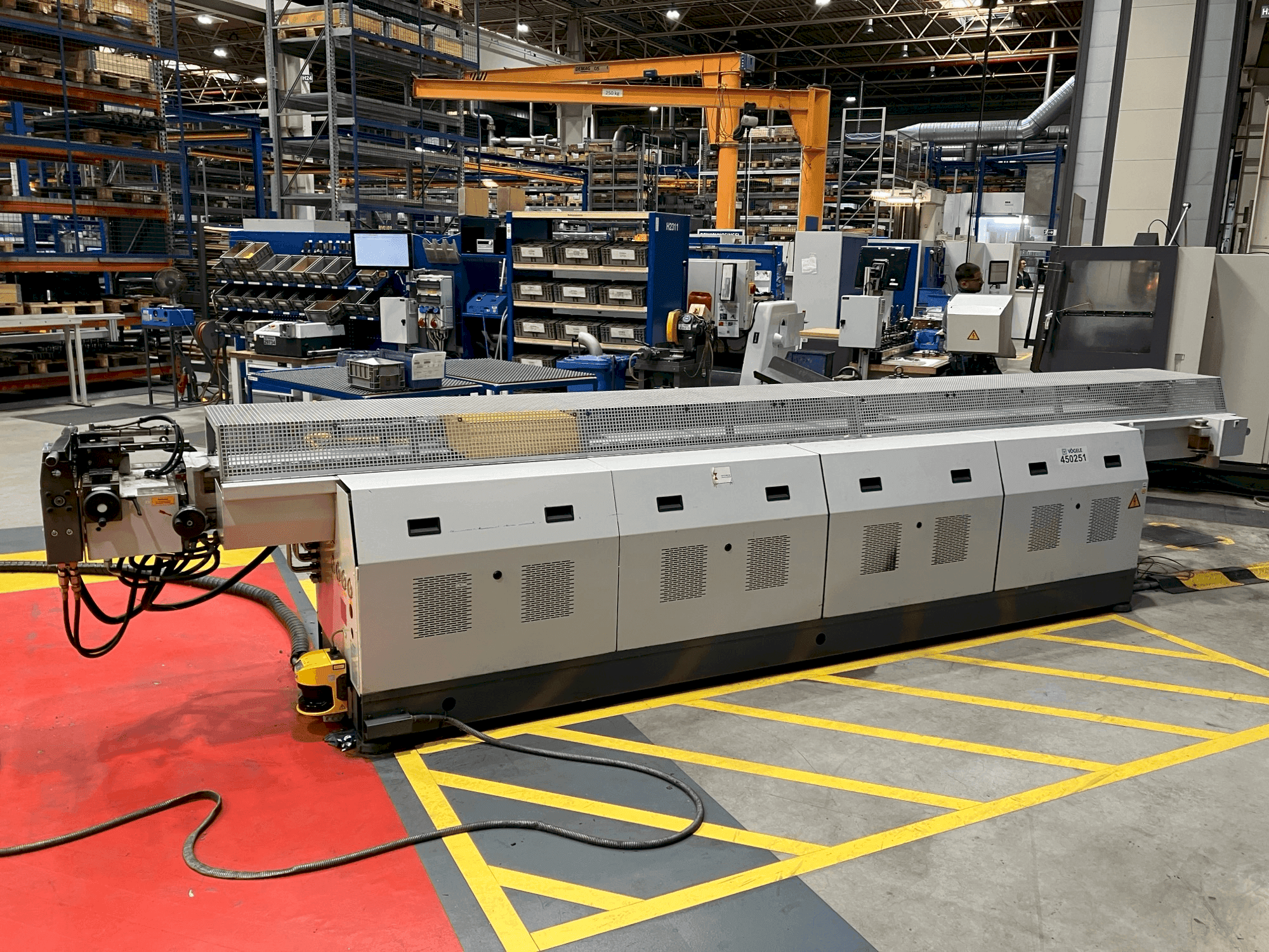 Widok z przodu maszyny TRACTO-TECHNIK Tubotron 30 CNC