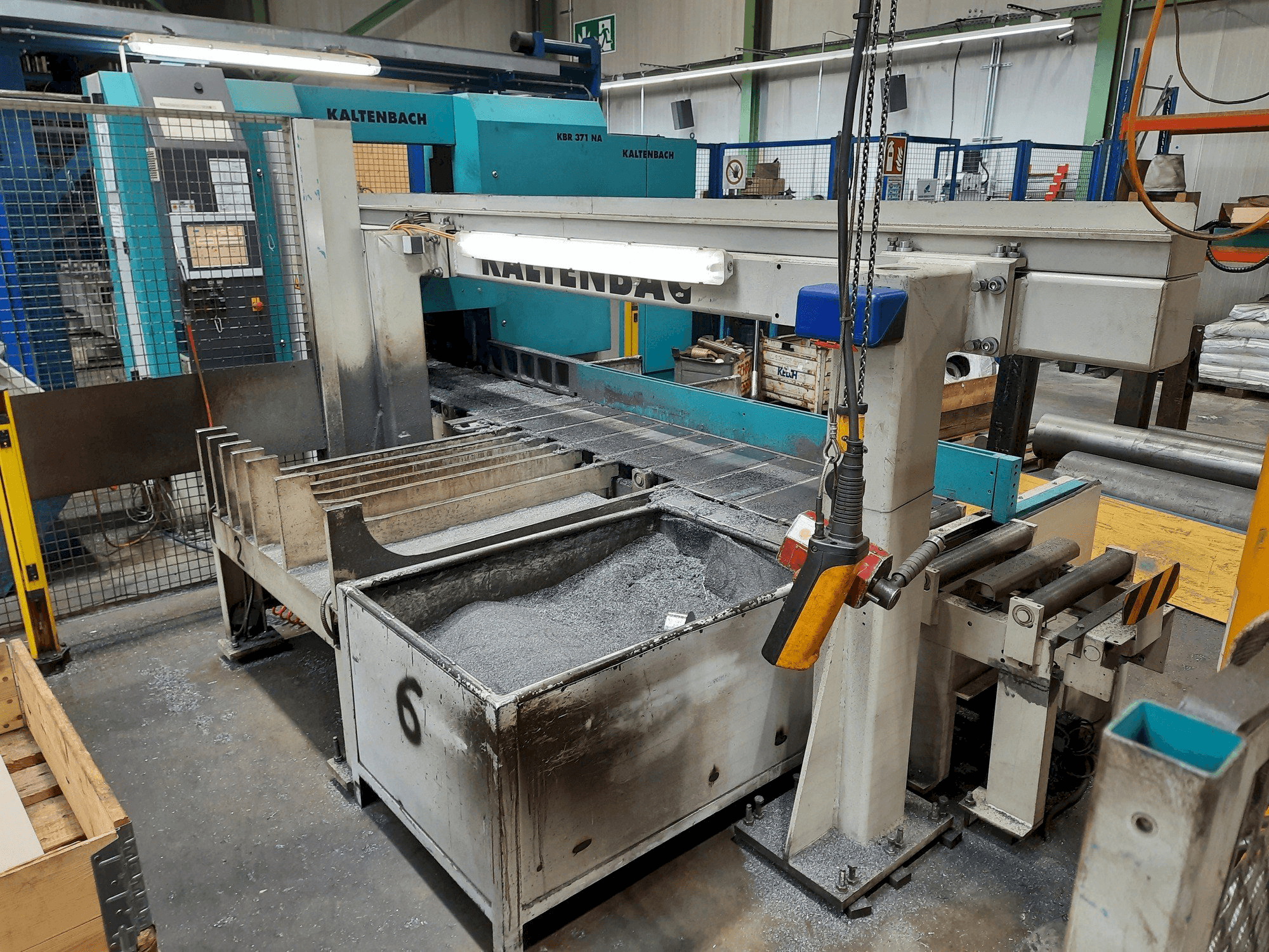 Widok z przodu maszyny KALTENBACH KBR 371 NA