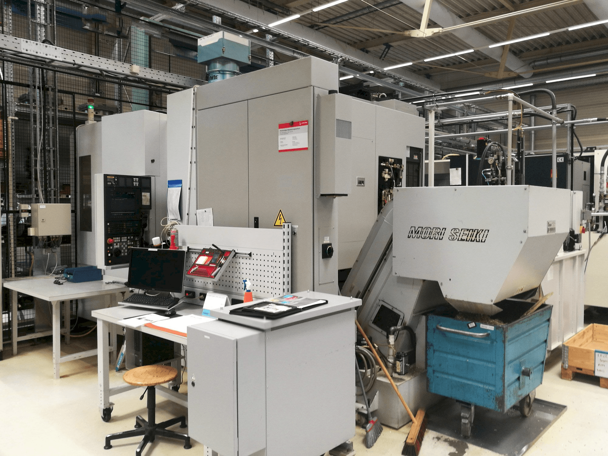 Widok z przodu maszyny MORI SEIKI NH 5000