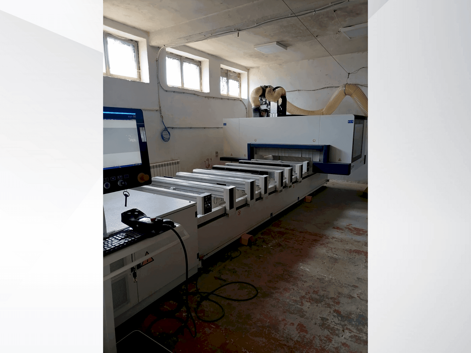 Widok z przodu maszyny SCM Morbidelli M100