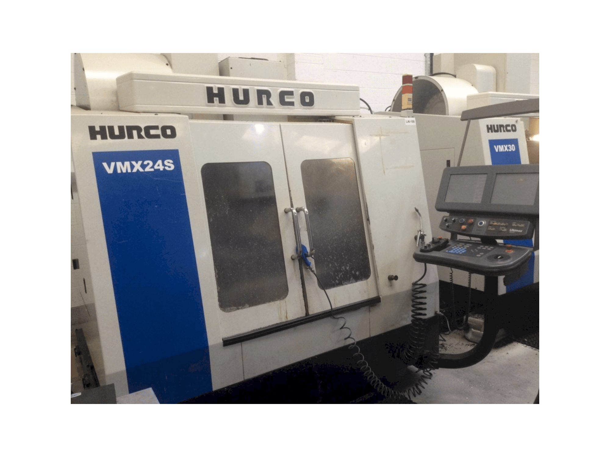 Widok z przodu maszyny Hurco VMX24S