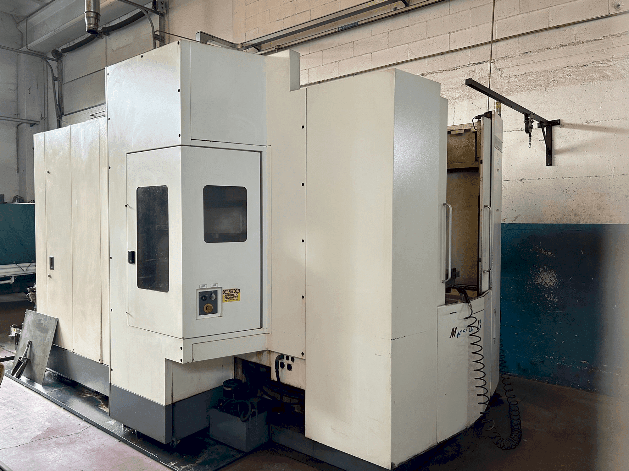 Widok z przodu maszyny Kitamura HX500 ia