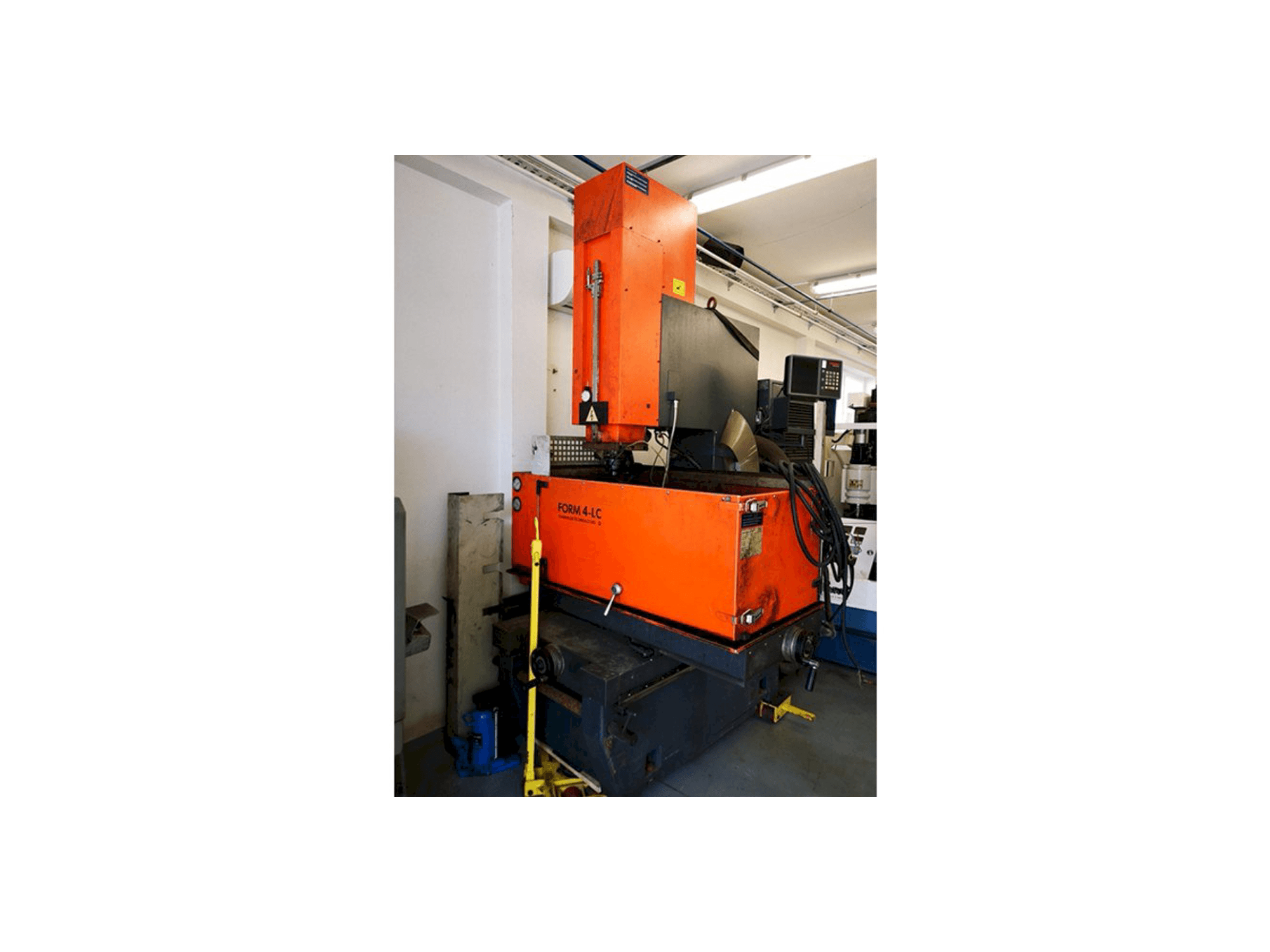 Widok z przodu maszyny CHARMILLES Form 4-LC