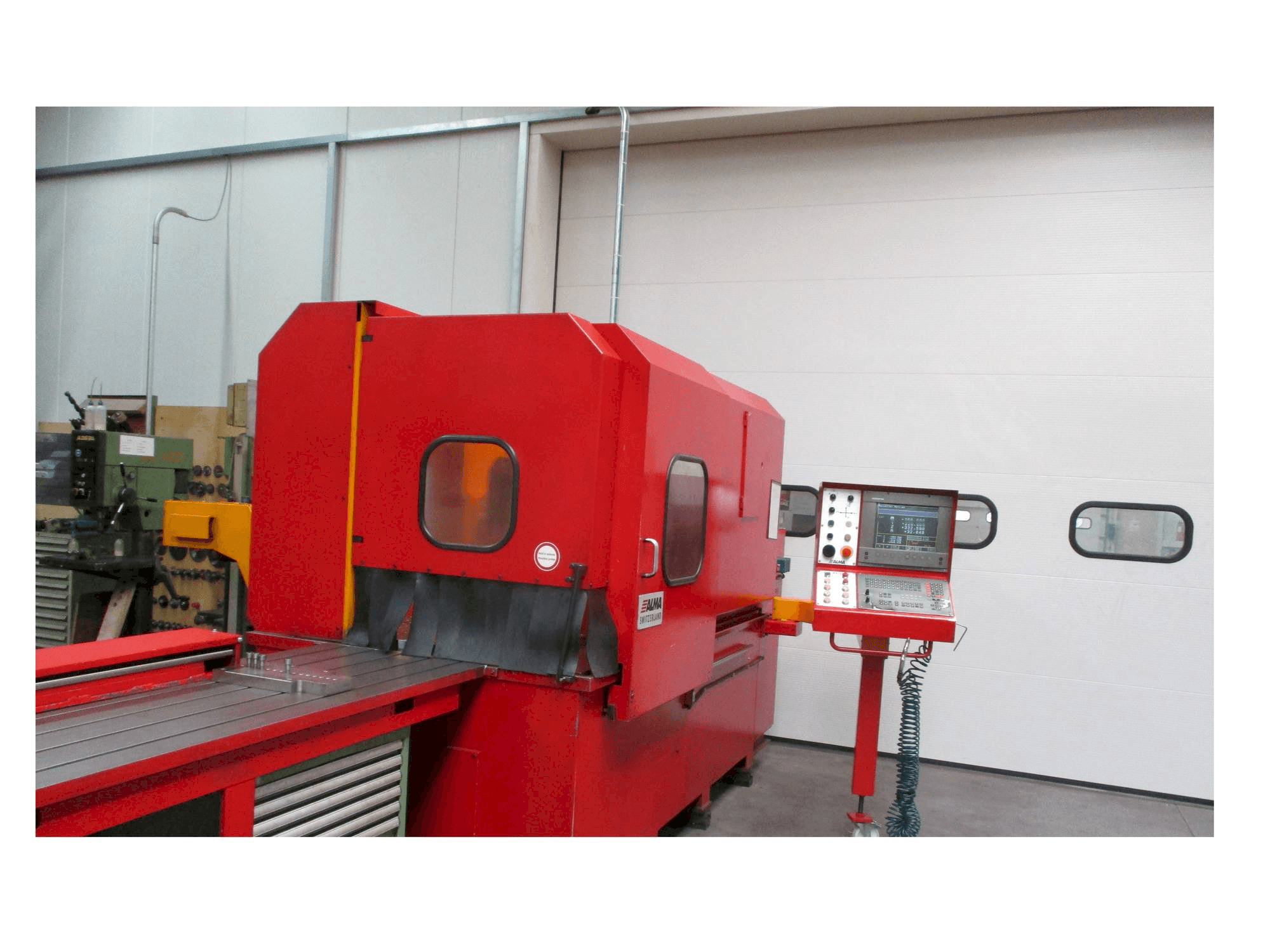 Widok z przodu maszyny ALMA SWITZERLAND Alma Hbz-500