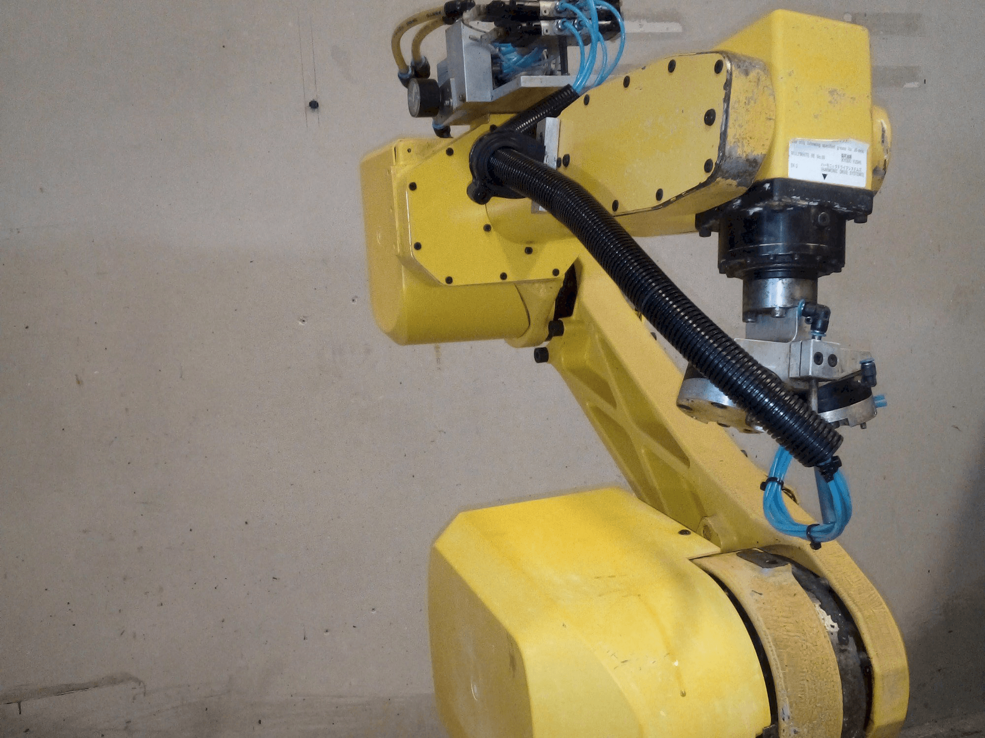 Widok z przodu maszyny FANUC M-6iB