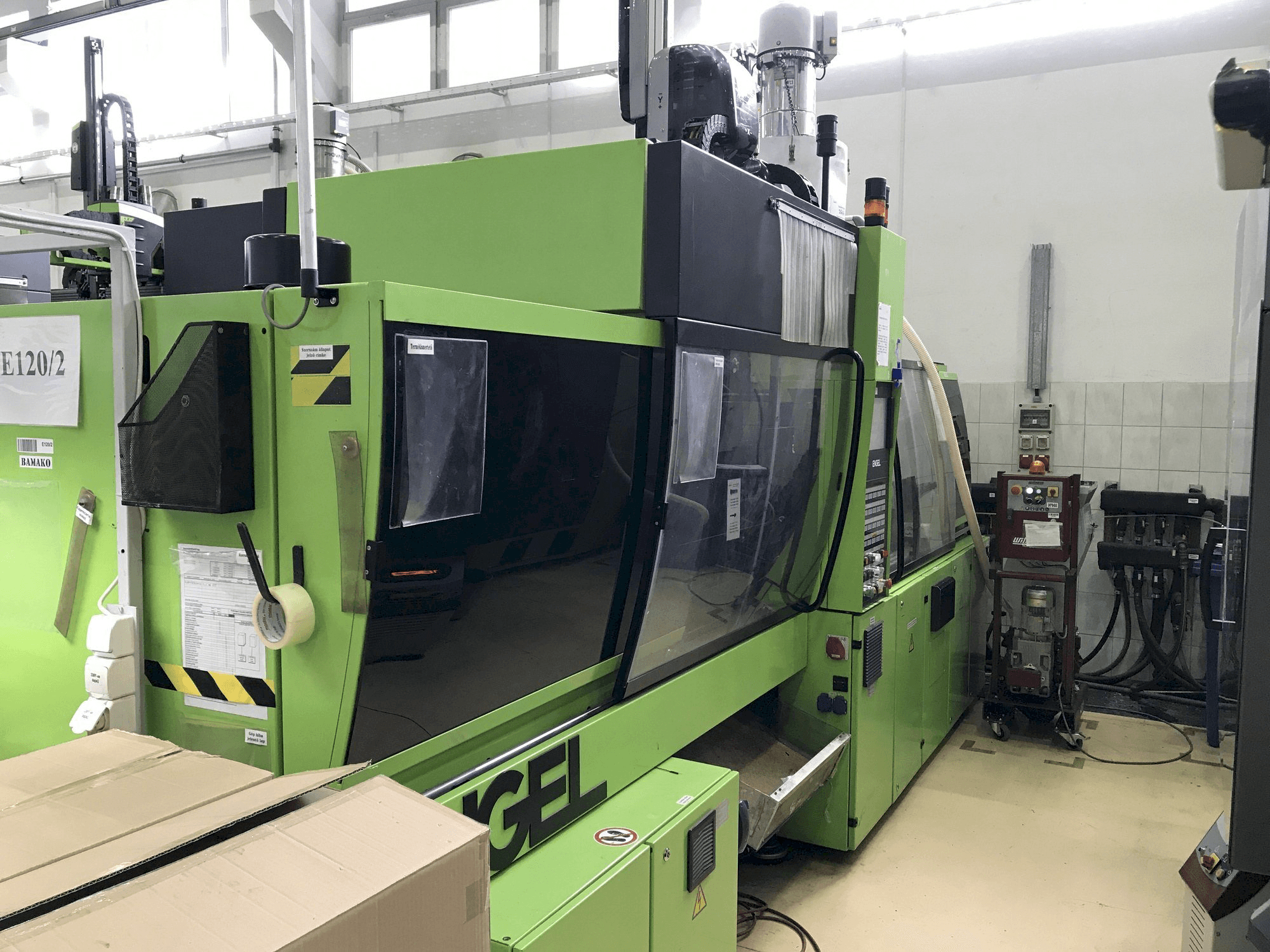 Widok z przodu maszyny ENGEL VC 500/120 Plus