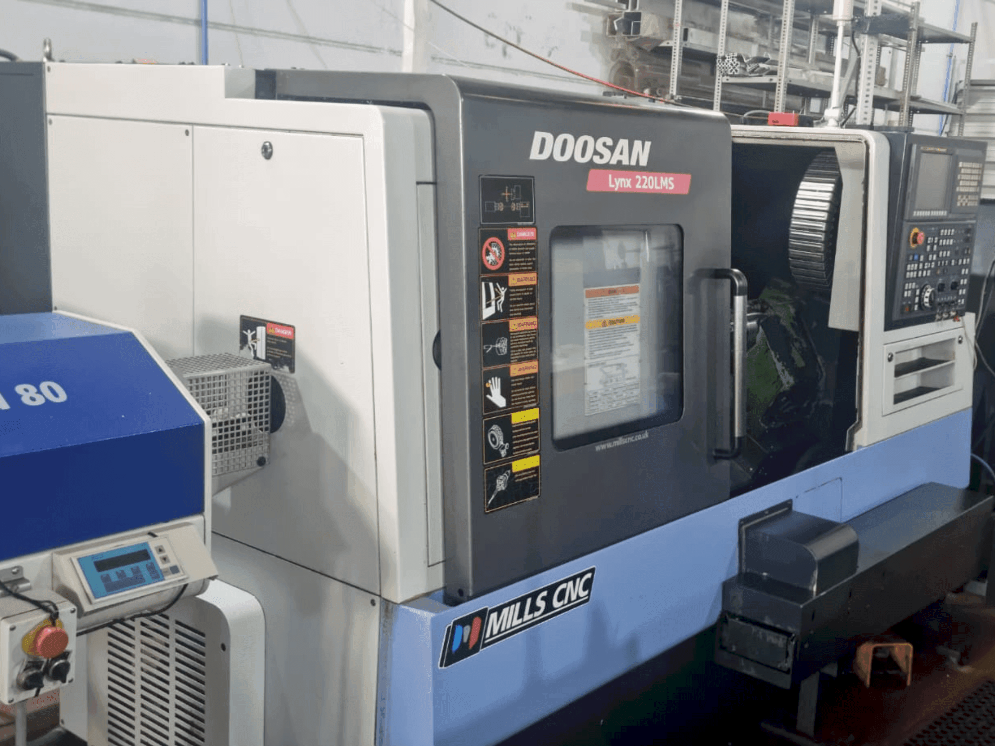 Widok z przodu maszyny DOOSAN Lynx 220 LMSA