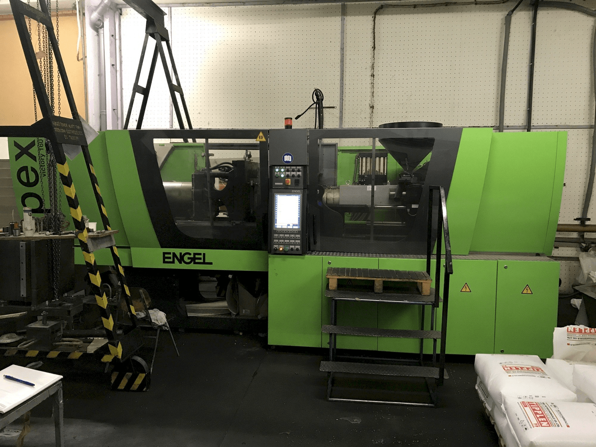 Widok z przodu maszyny ENGEL Victory 650/160 Spex