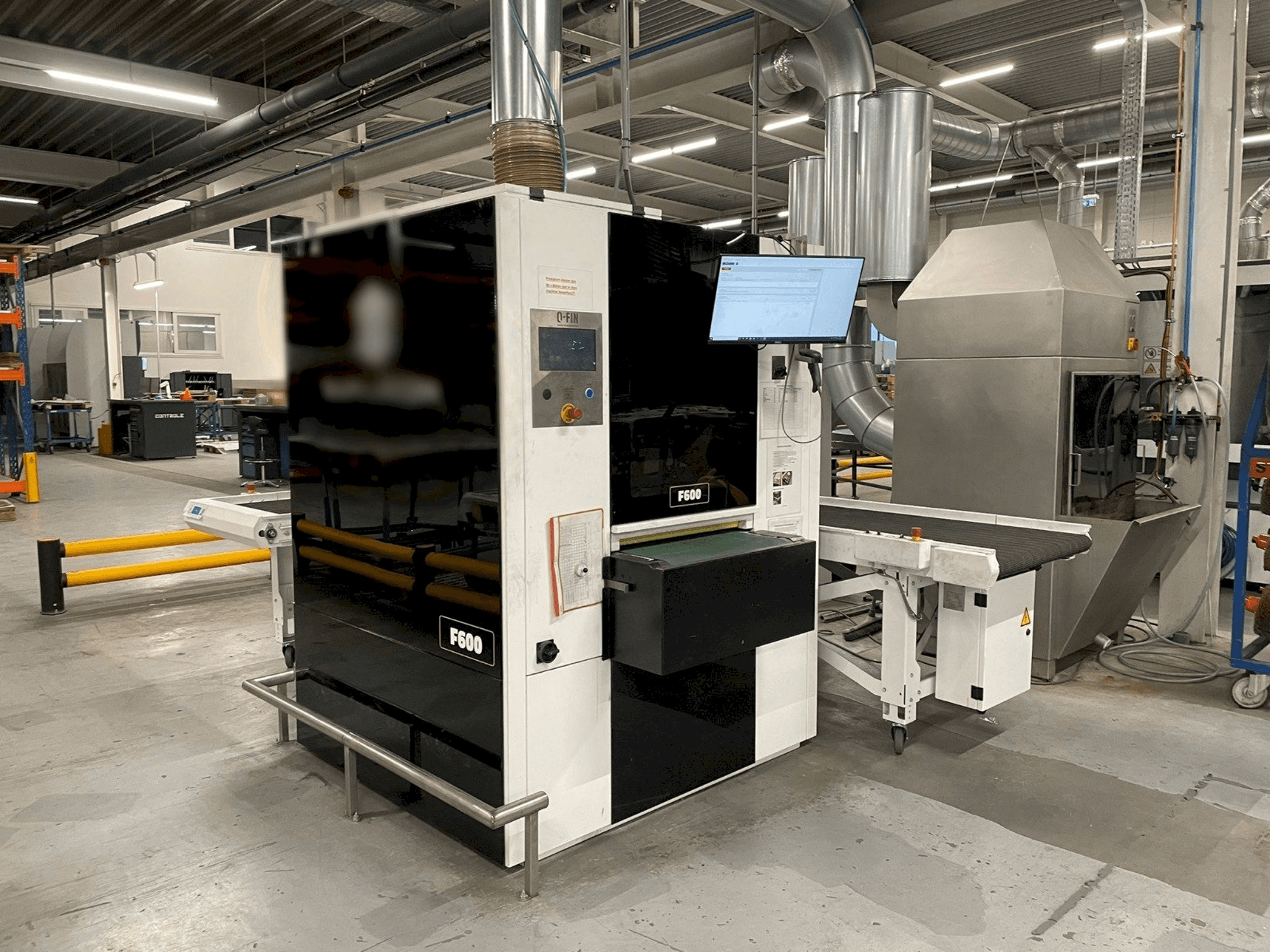 Widok z przodu maszyny Q-FIN F600