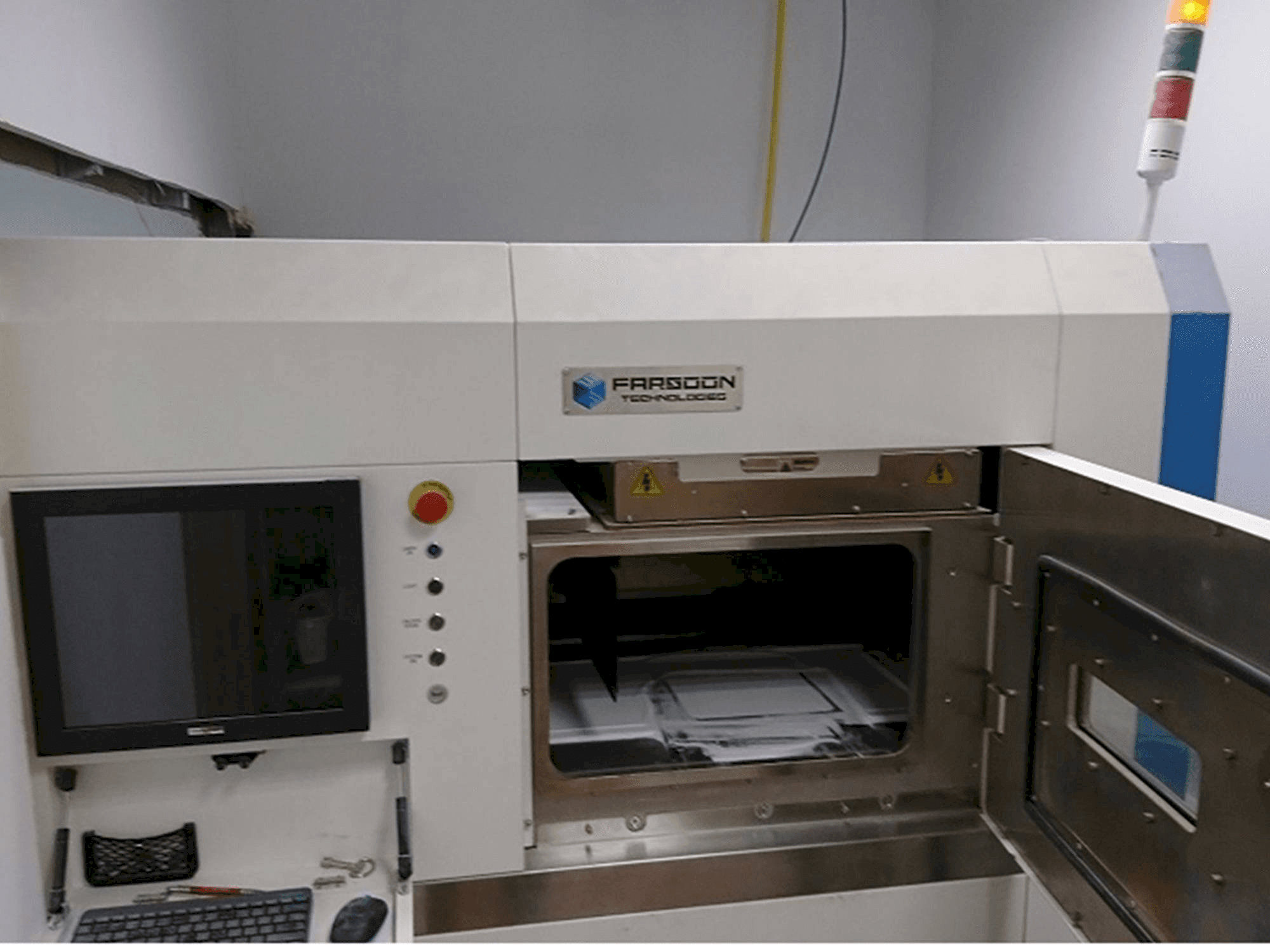 Widok z przodu maszyny FARSOON eForm