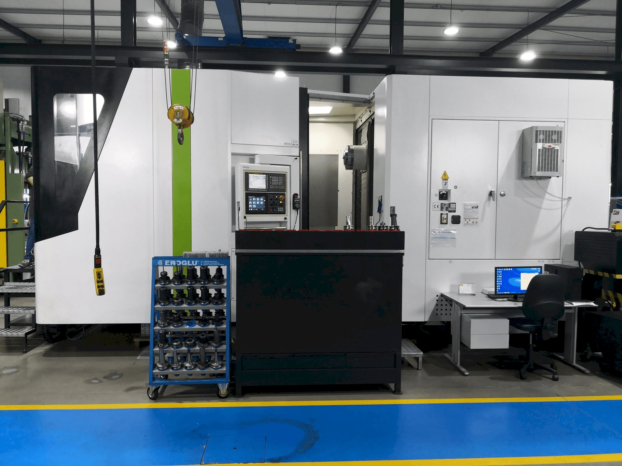 Widok z przodu maszyny Hartford HMC-10