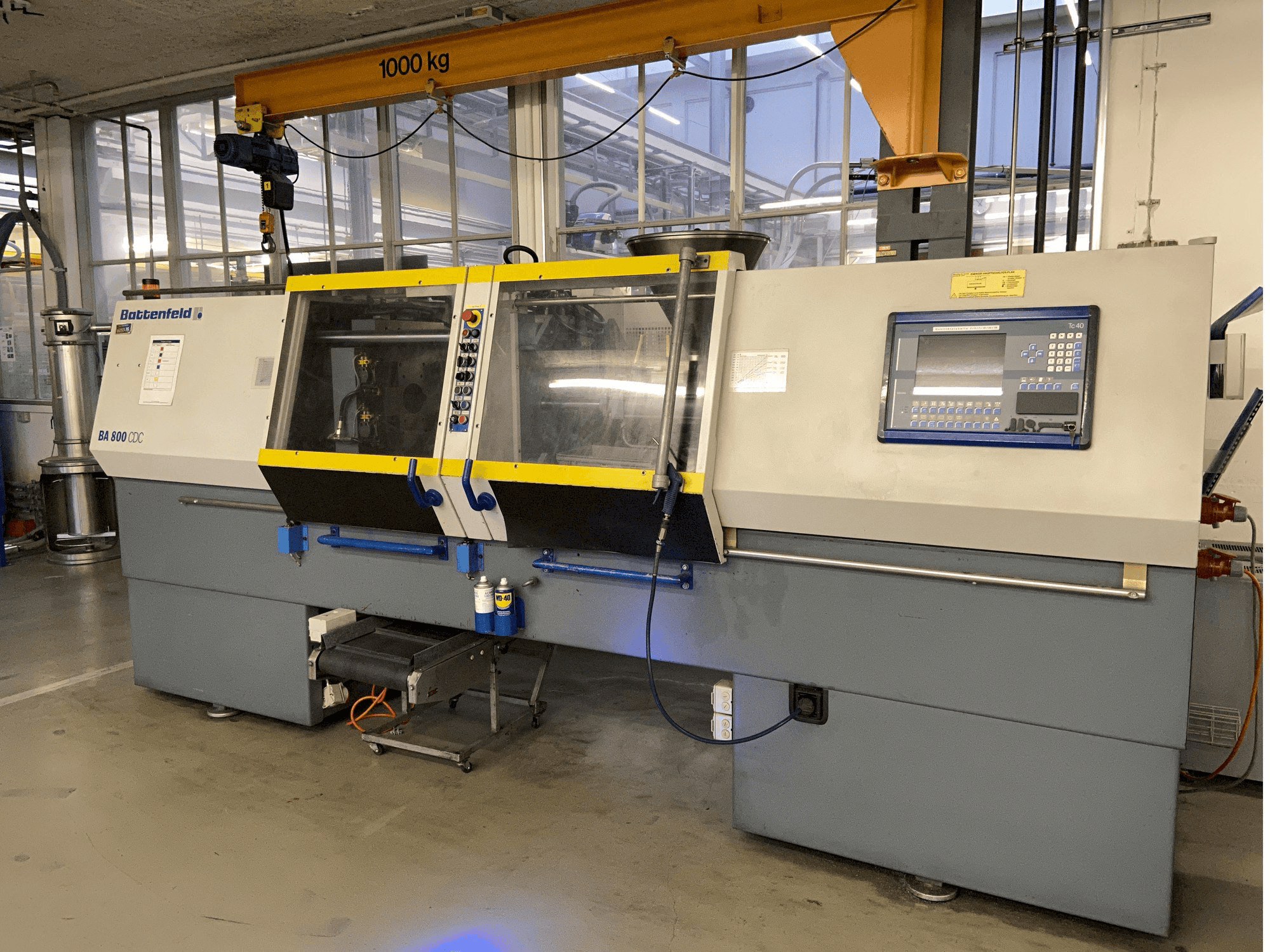 Widok z przodu maszyny Battenfeld BA 800/125 CDC
