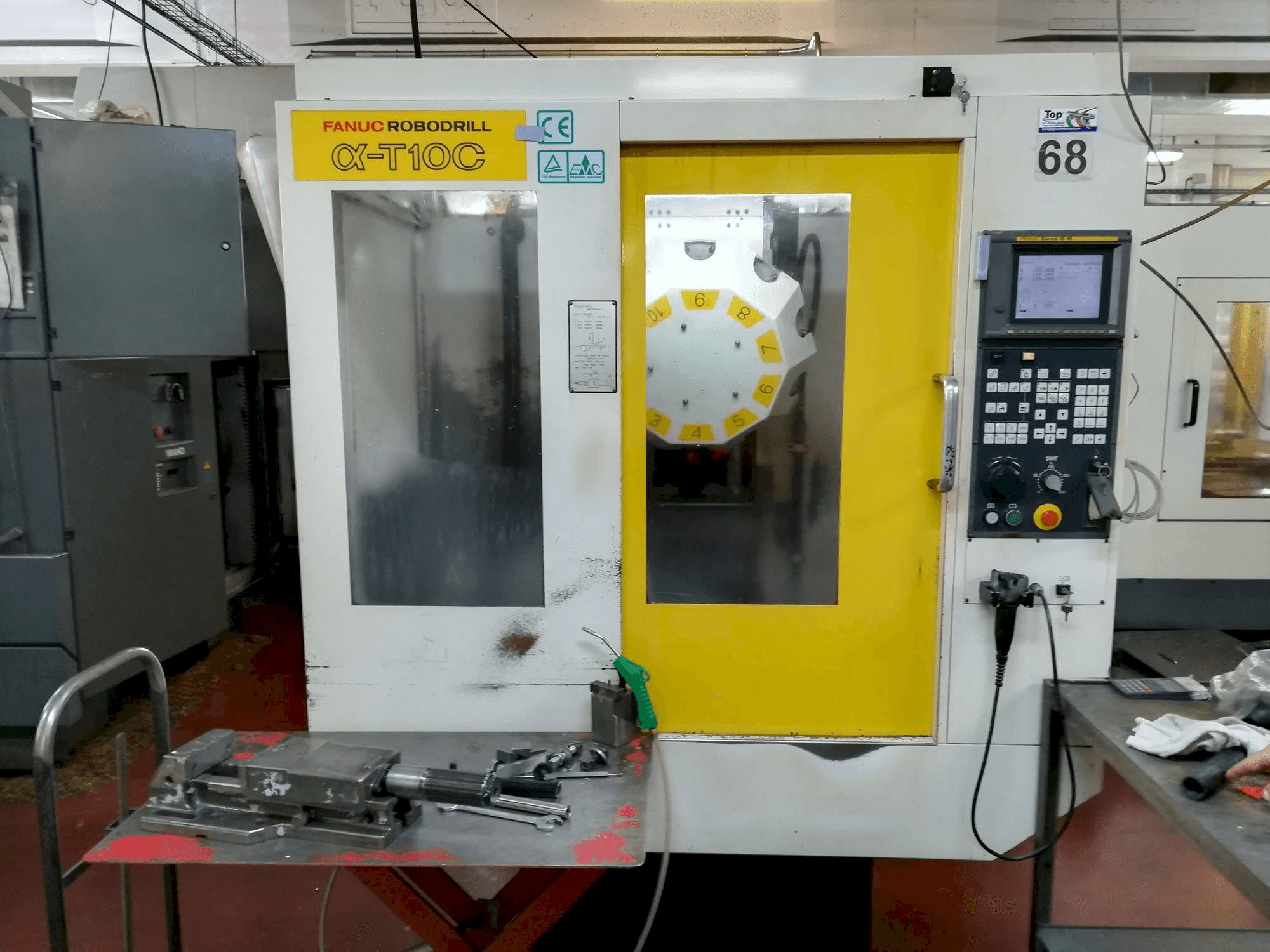 Widok z przodu maszyny FANUC Robodrill alpha-T 10 C