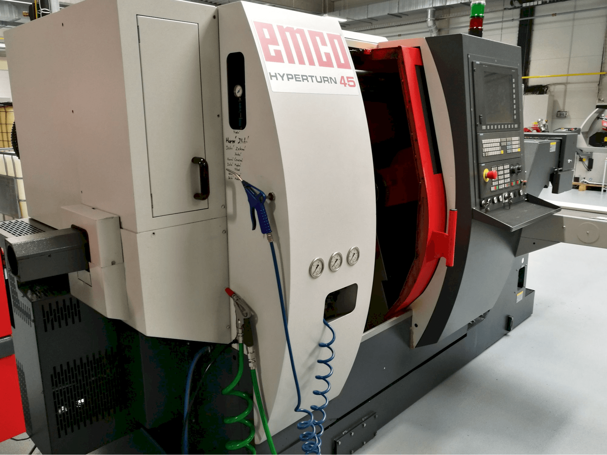 Widok z lewej maszyny EMCO HYPERTURN 45