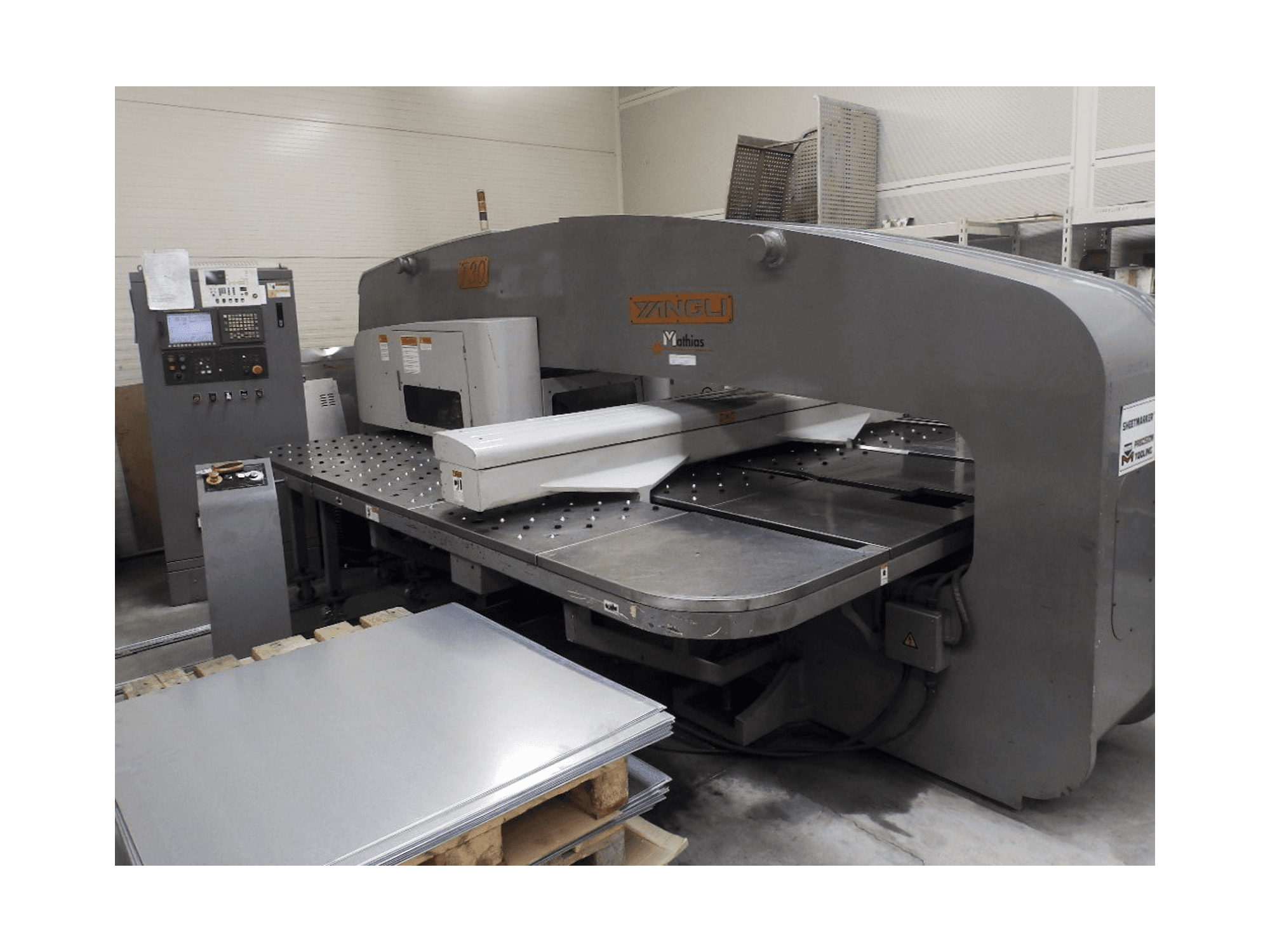 Widok z lewej maszyny Yangli T30