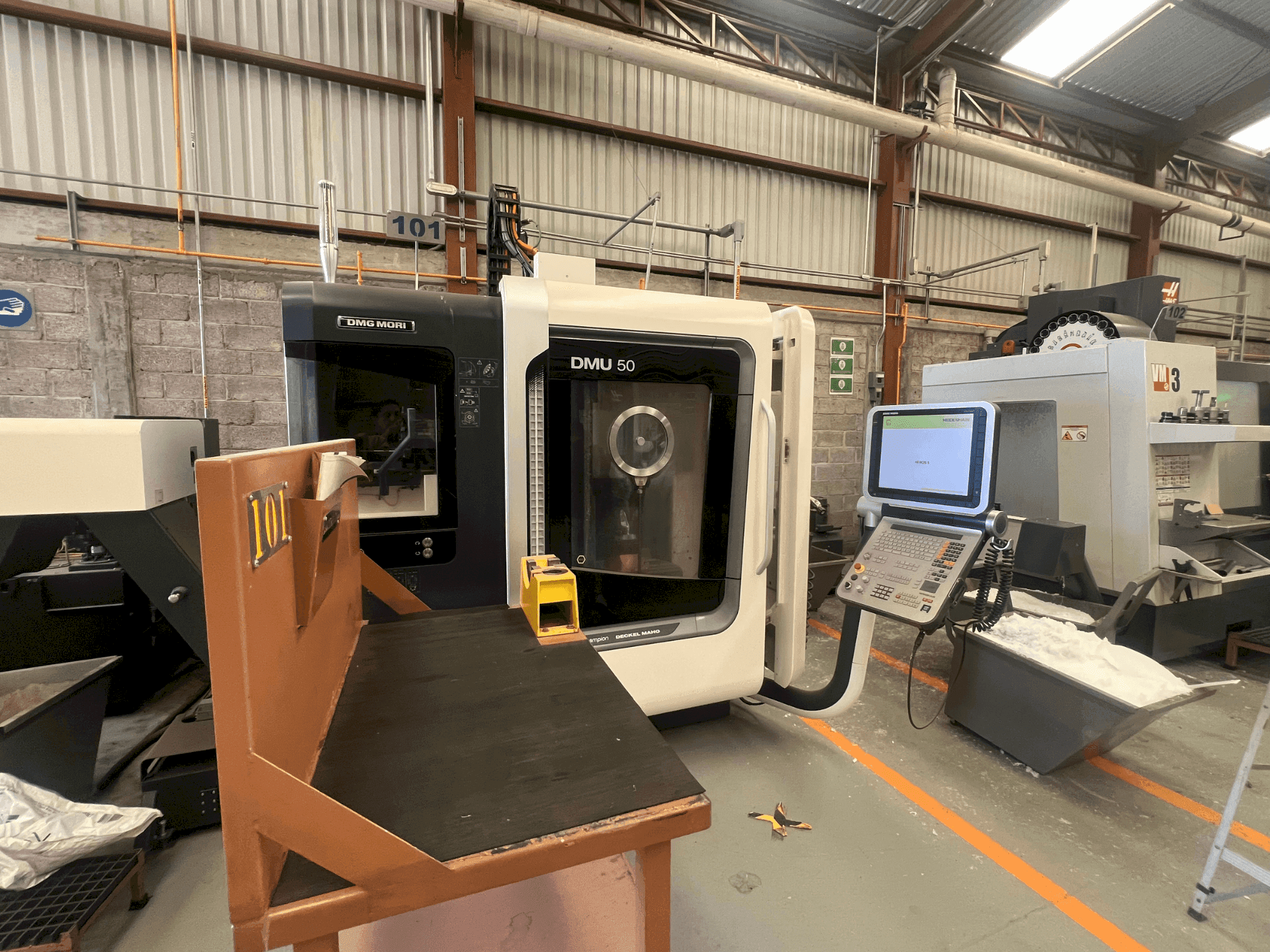 Widok z przodu maszyny DMG MORI DMU 50