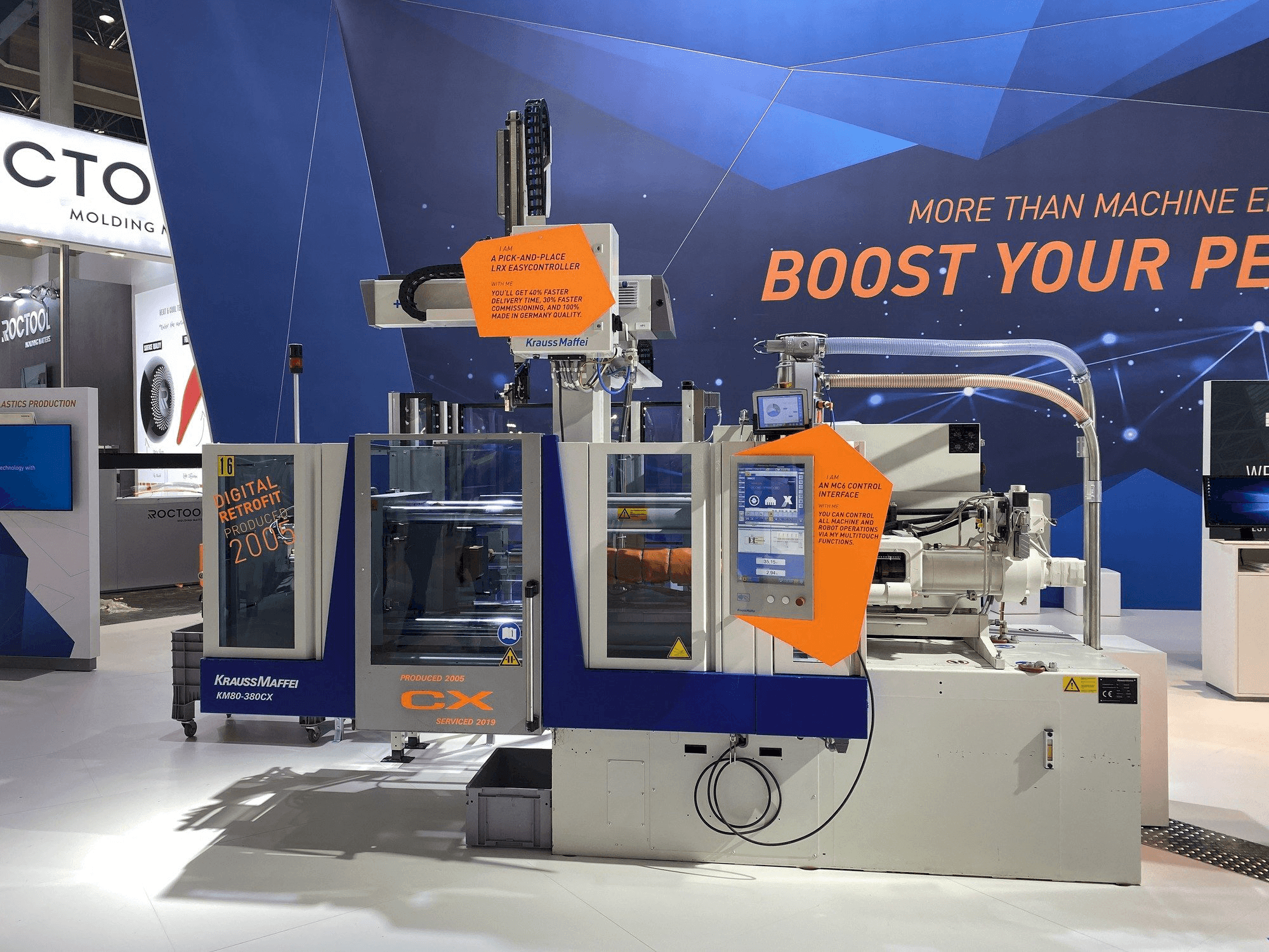 Widok z przodu maszyny Krauss Maffei 80-380 CX + LRX easyControl 100