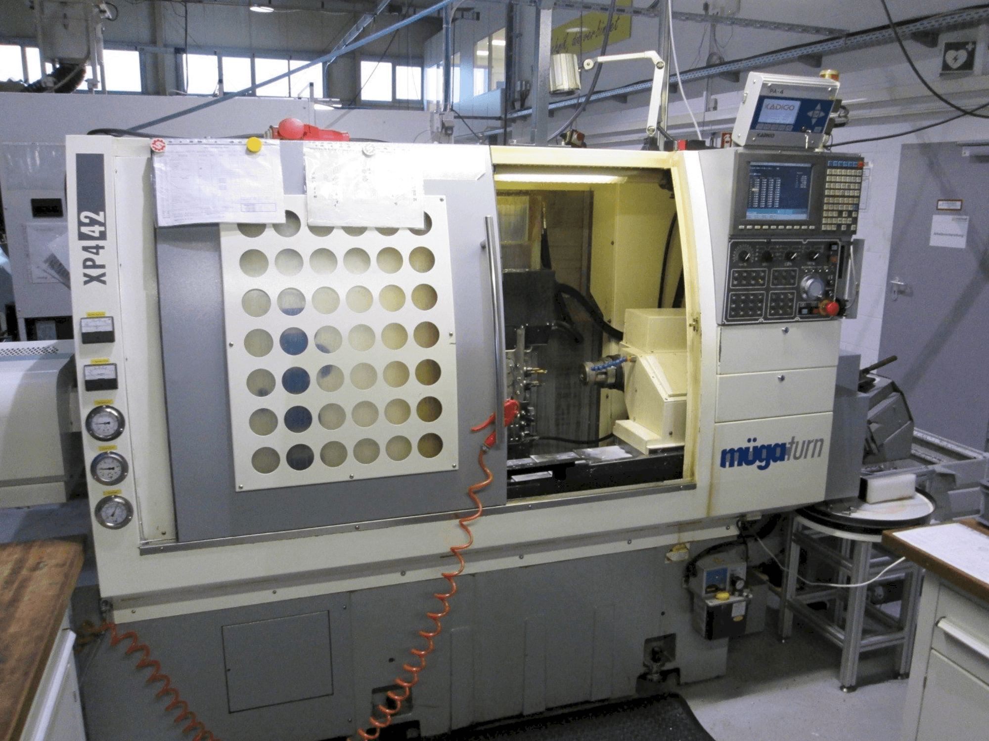 Widok z przodu maszyny Muga XP4 42SM