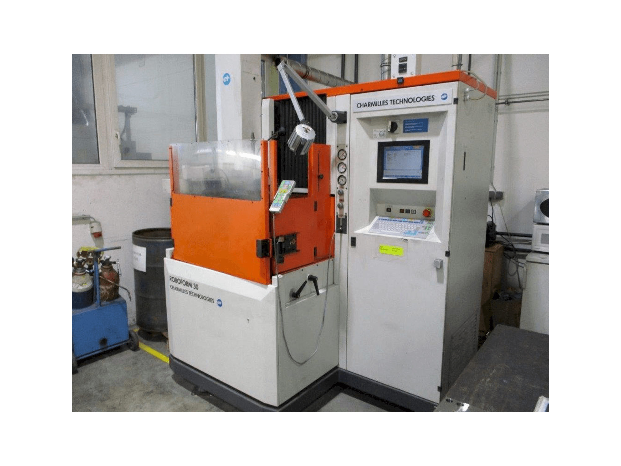 Widok z przodu maszyny CHARMILLES Roboform 30