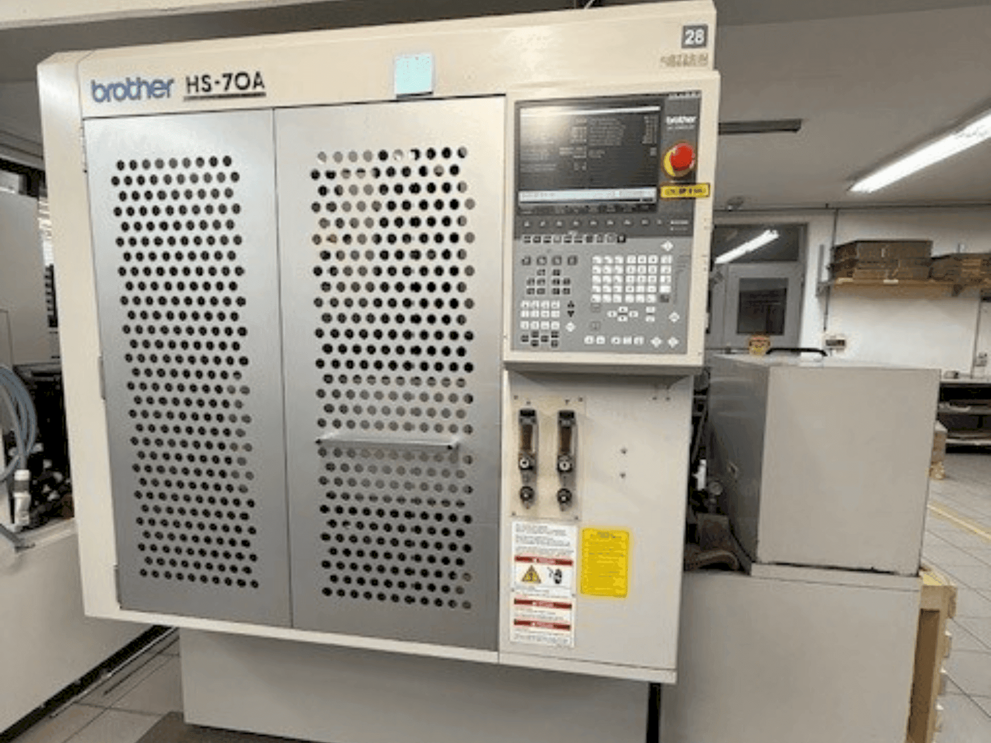 Widok z przodu maszyny Brother HS-70A