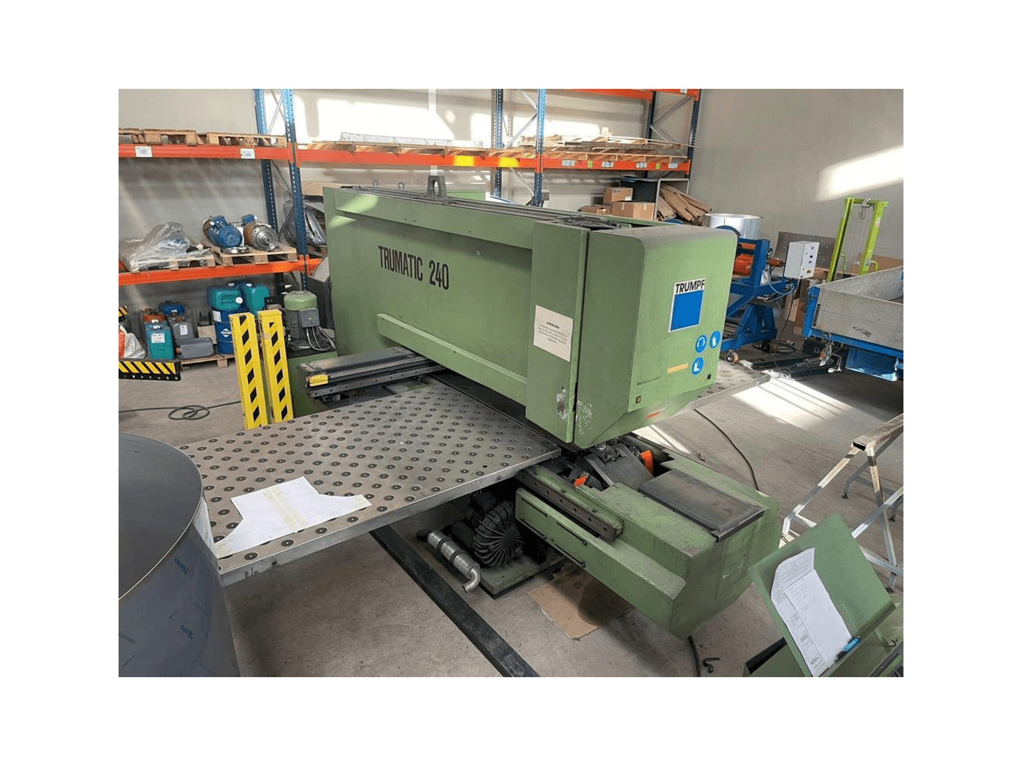 Widok z przodu maszyny Trumpf TRUMATIC 240