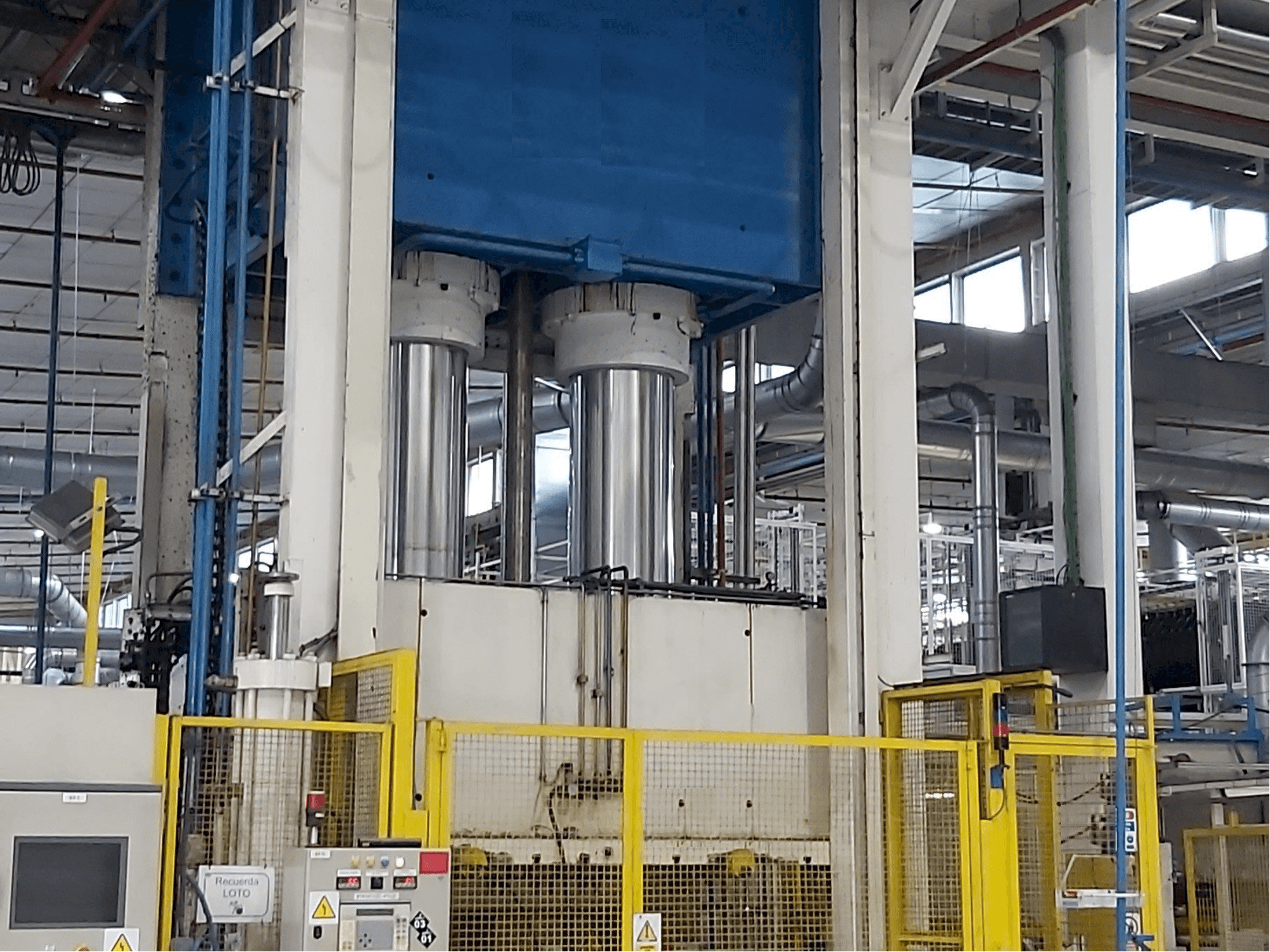 Widok z przodu maszyny Pinette 1500 Ton