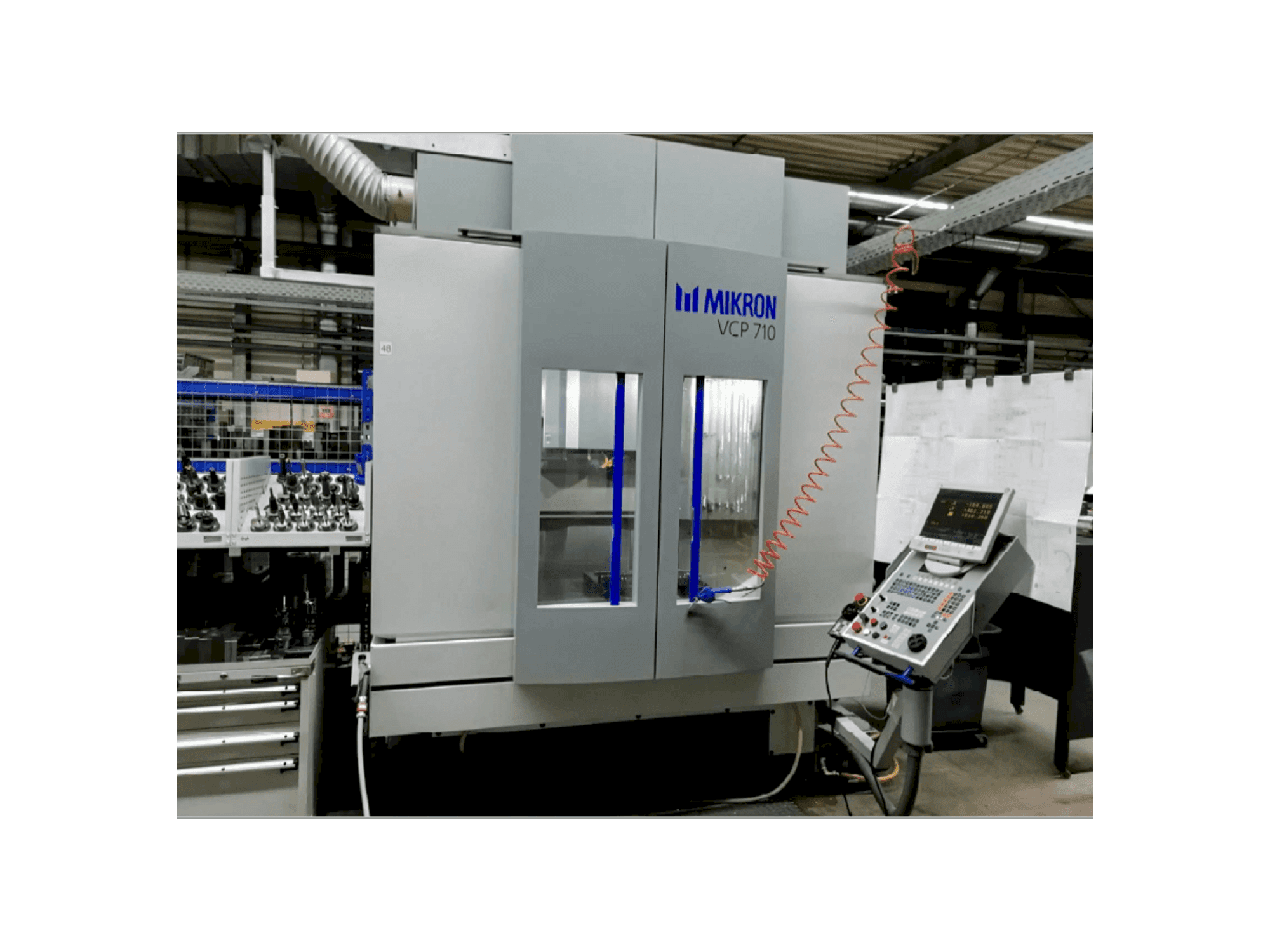 Widok z przodu maszyny MIKRON VCP 710