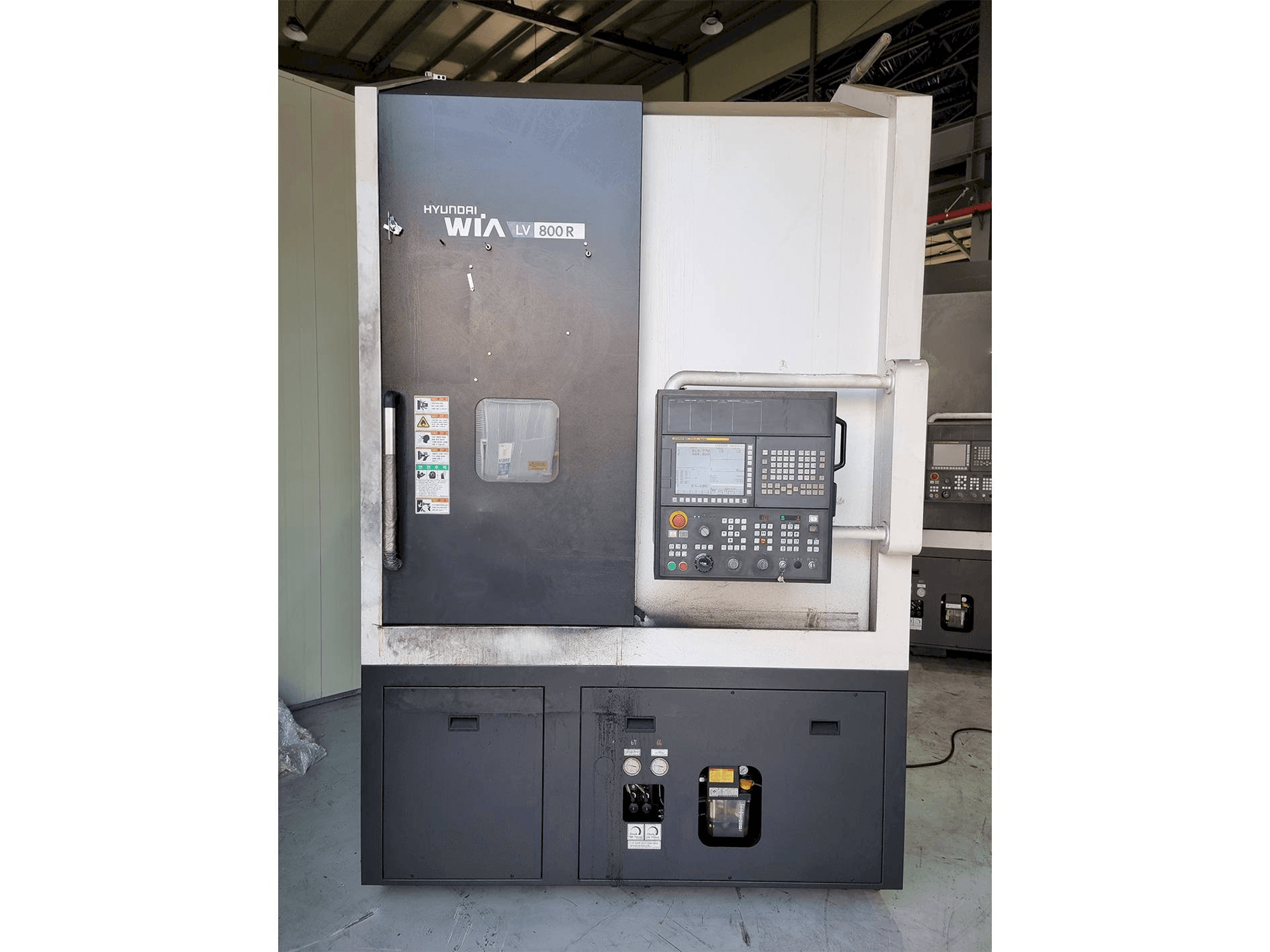 Widok z przodu maszyny Hyundai Wia LV800R