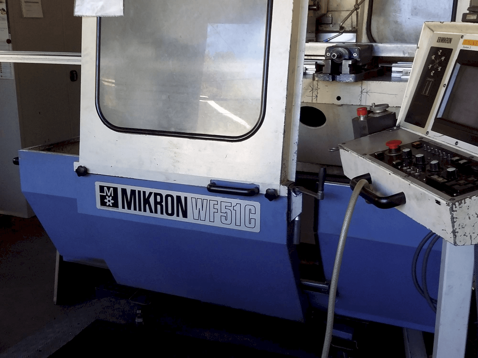 Widok z przodu maszyny MIKRON WF51C/3M-4