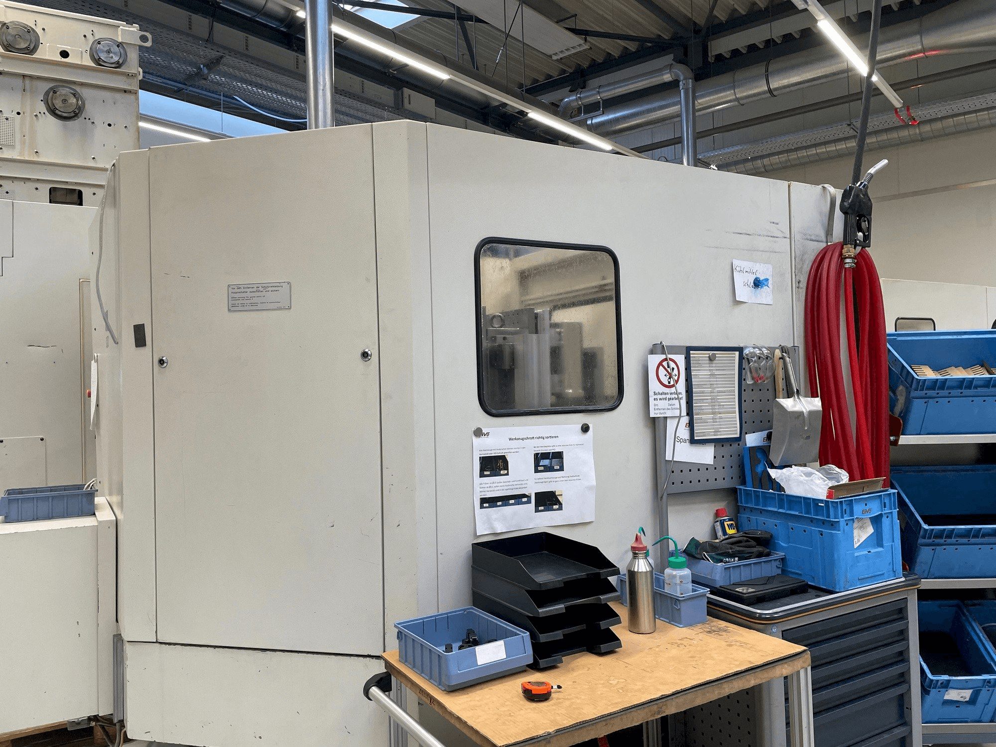 Widok lewej strony maszyny HELLER MC 16